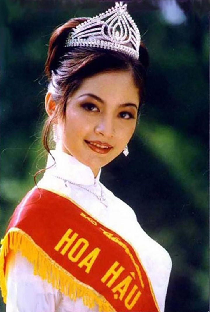Thiên Nga khi đăng quang Hoa hậu Việt Nam năm 1996. 