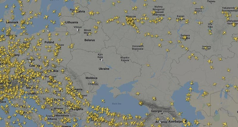 Đầu ngày 24/2, nhà chức trách hàng không Ukraina đã phát đi một thông báo áp lệnh hạn chế với không phận nước này, bao gồm các khu vực xung quanh Kiev, Dnipro, Lviv, Odessa và Simferopol.