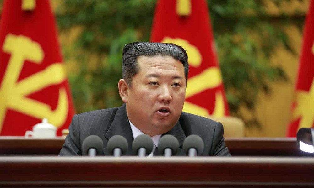 Nhà lãnh đạo Triều Tiên Kim Jong-un từng tuyên bố nâng cấp kho vũ khí chiến lược quốc gia. Ảnh KCNA