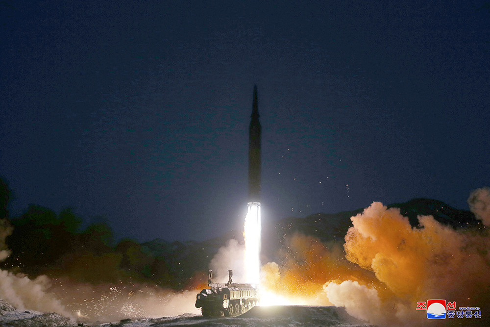 Triều Tiên lại thử tên lửa sau gần một tháng tạm dừng. Ảnh Reuters