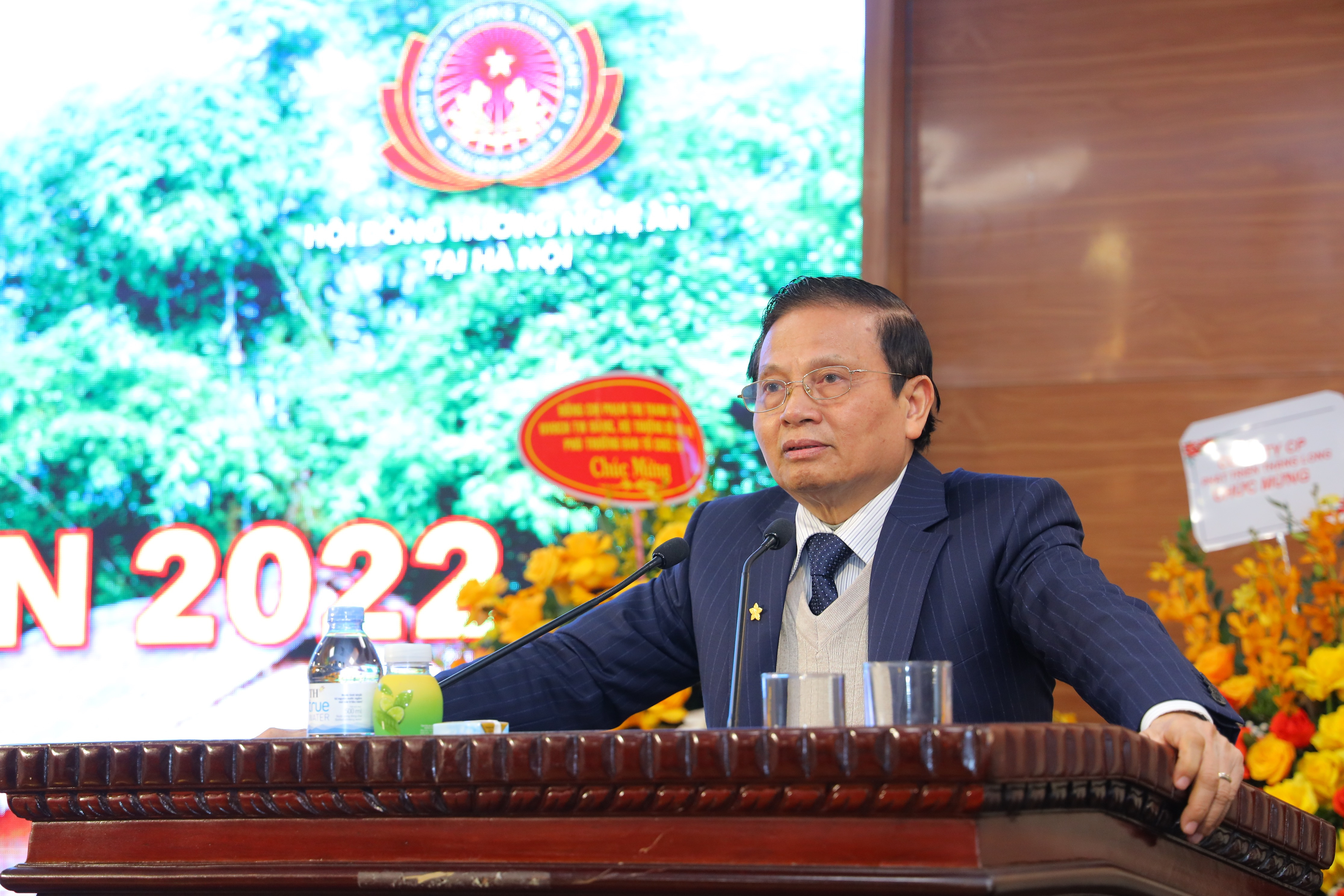 Đồng chi Lê Doãn Hợp - CHủ tịch Hội đồng hương Nghệ An tại Hà Nội phát biểu tại cuộc gặp mặt. Ảnh Nguyên Nguyên