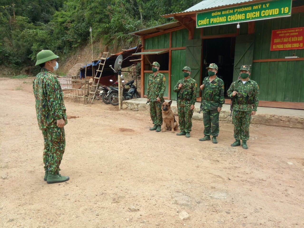 Đồn Biên phòng Mỹ Lý duy trì 3 tỏ chốt phòng chống dịch và bảo vệ cột mốc đường biên. Ảnh: Hoài Thu
