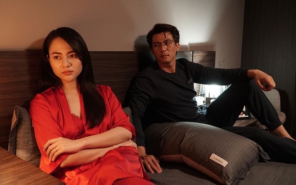 Lệ quá khổ khi lấy phải ông chồng gia trưởng. Ảnh: VTV