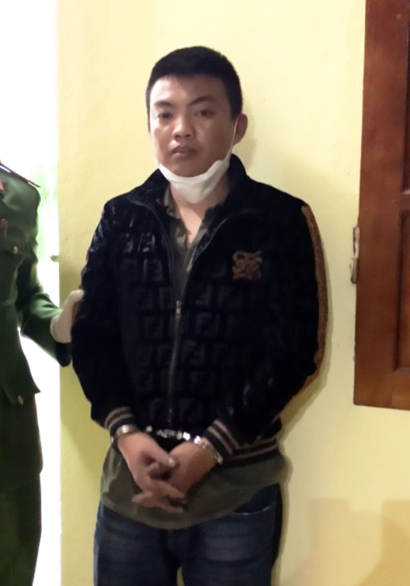 Hồng Ngọc Đối tượng Nguyễn Chí Tuấn thời điểm vừa bị bắt giữ Chiếc kéo đối tượng Nguyễn Chí Tuấn dùng để gây án