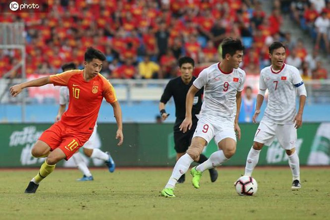 CĐV Trung Quốc rất vui mừng khi đội nhà tránh được U23 Việt Nam