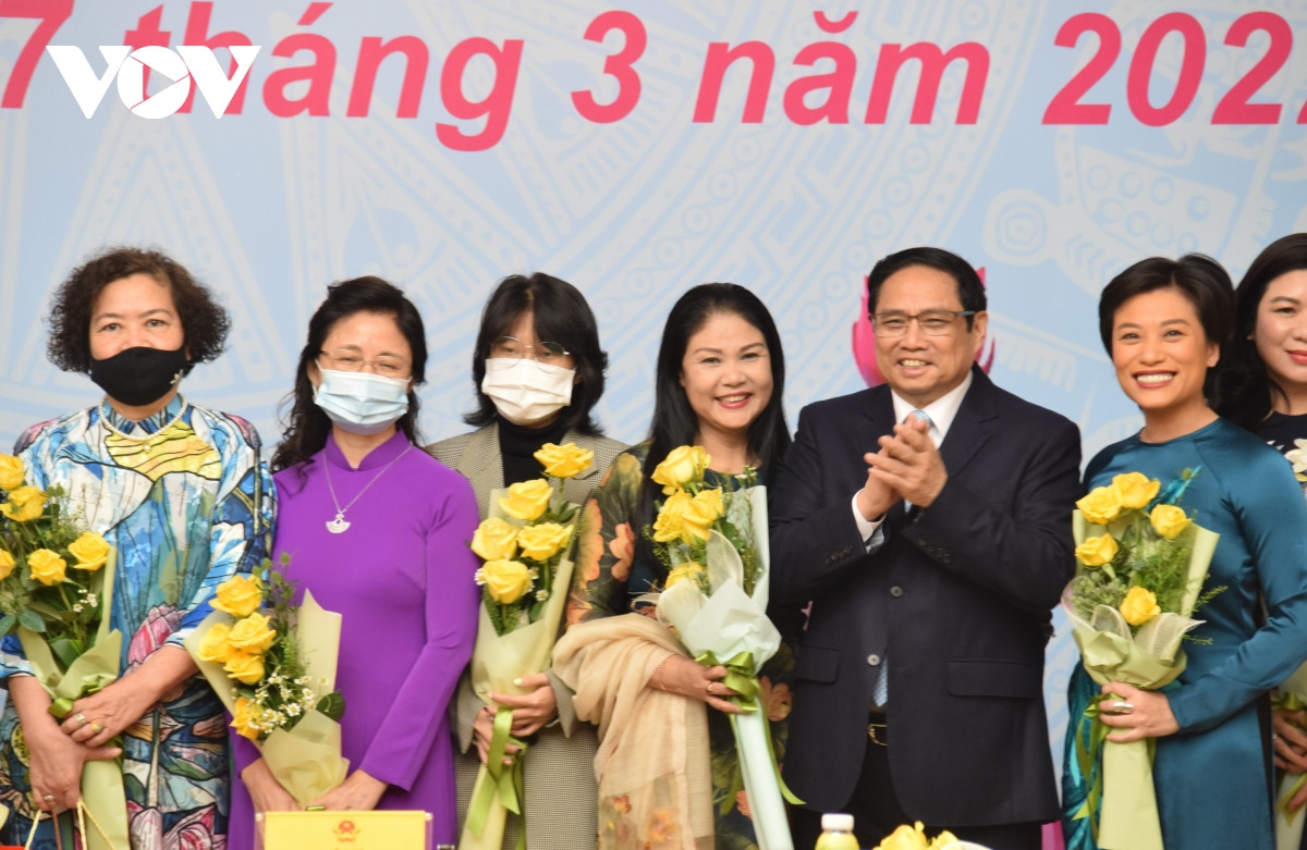 Thủ tướng Chính phủ Phạm Minh Chính gặp mặt nữ lãnh đạo, quản lý, trí thức và văn nghệ sỹ tiêu biểu.