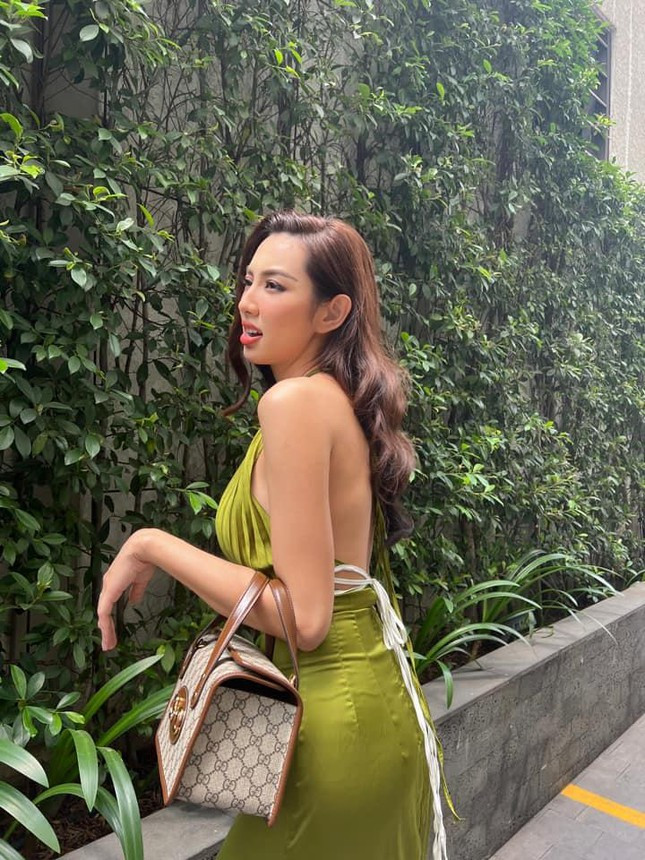 Loạt ảnh bị 'dìm hàng' của Hoa hậu Thùy Tiên vẫn thu hút triệu view ảnh 4