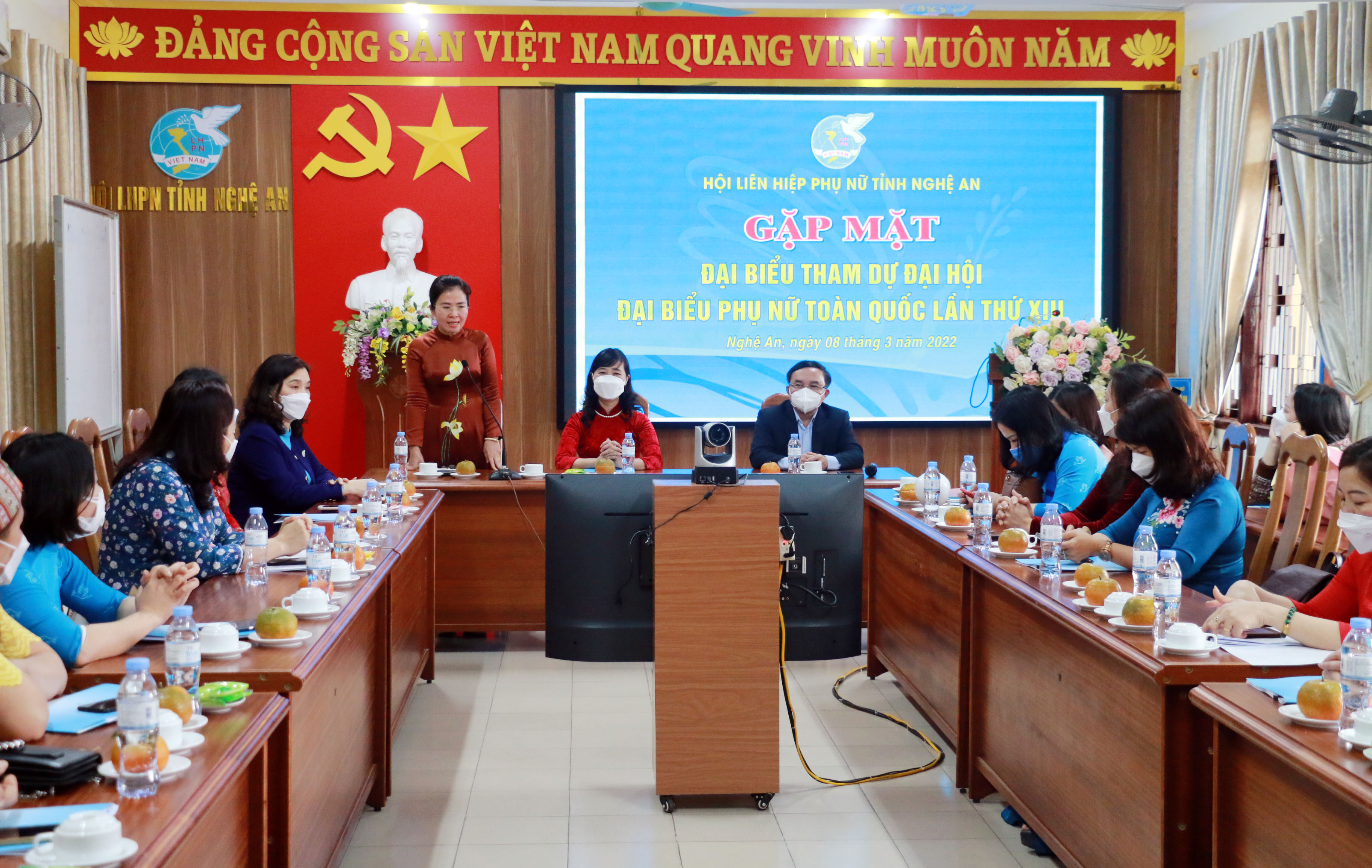Đồng chí Võ Thị Minh Sinh phát biểu tại buổi gặp mặt. Ảnh: MH