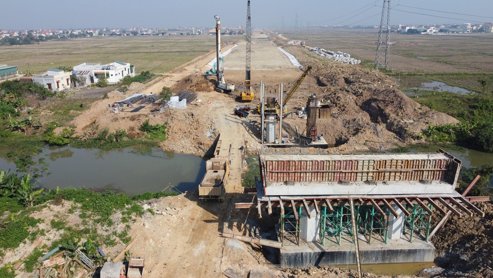 Cao tốc Bắc Nam đoạn tiếp giáp giữa Nghi Sơn và Thị xã Hoàng Mai đã thành hình. Ảnh: Nguyễn Hải