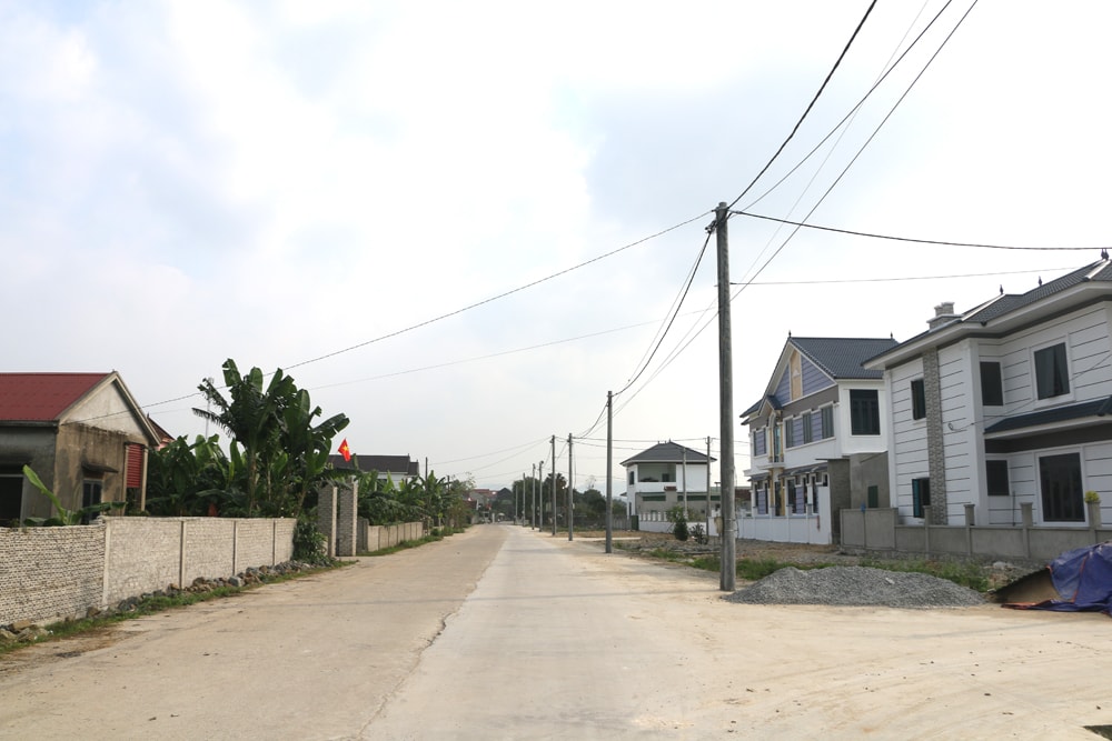 Khu tái định cư cho các hộ bị di dời làm cao tốc tại xã Hưng Trung, Hưng Nguyên được đánh giá chuẩn và đẹp nhất tuyến Diễn Châu- Bãi Vọt. Ảnh: Nguyễn Hải