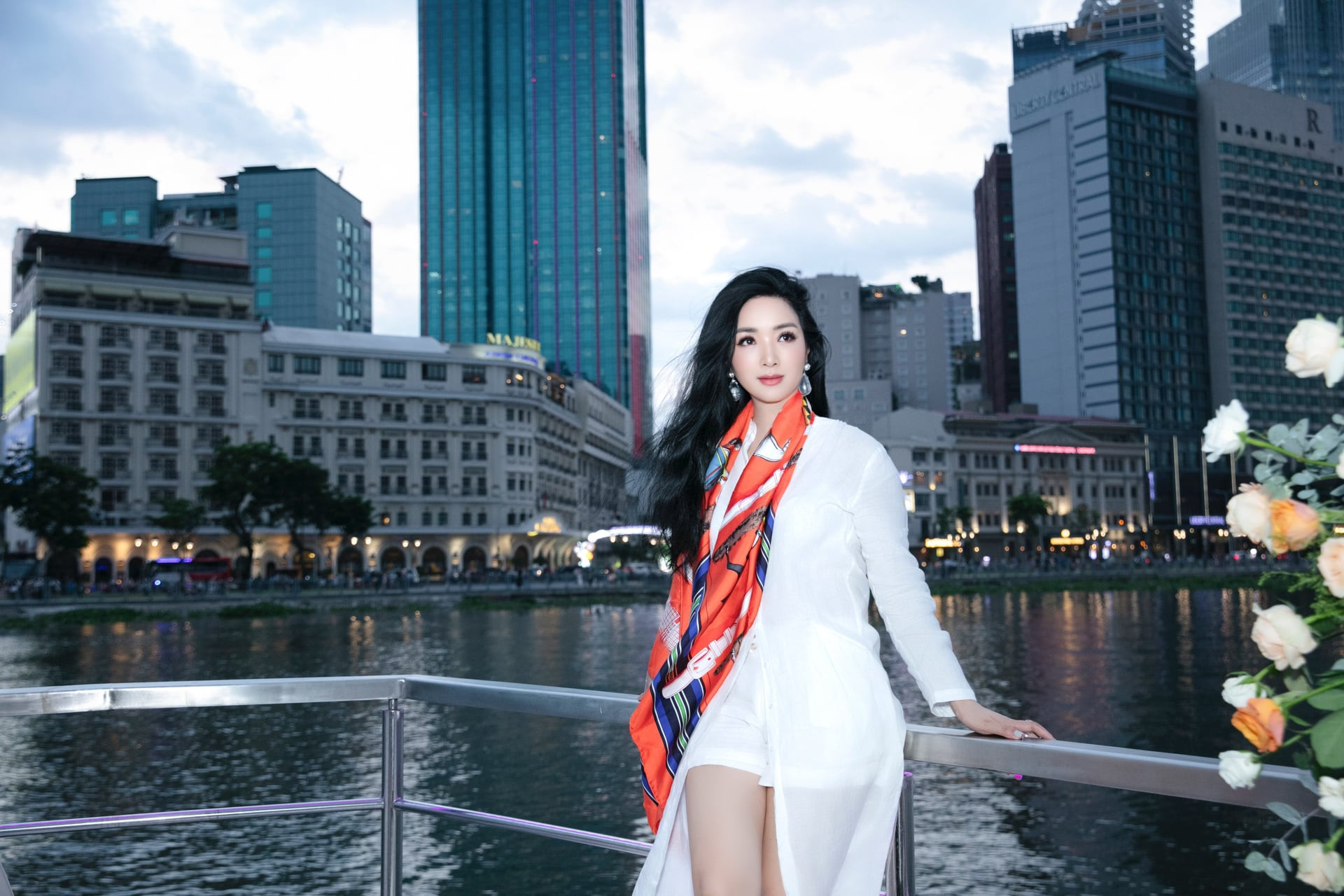 Trên trang cá nhân, Hoa hậu Đền Hùng thường xuyên chia sẻ cuộc sống giàu sang nhưng độc thân