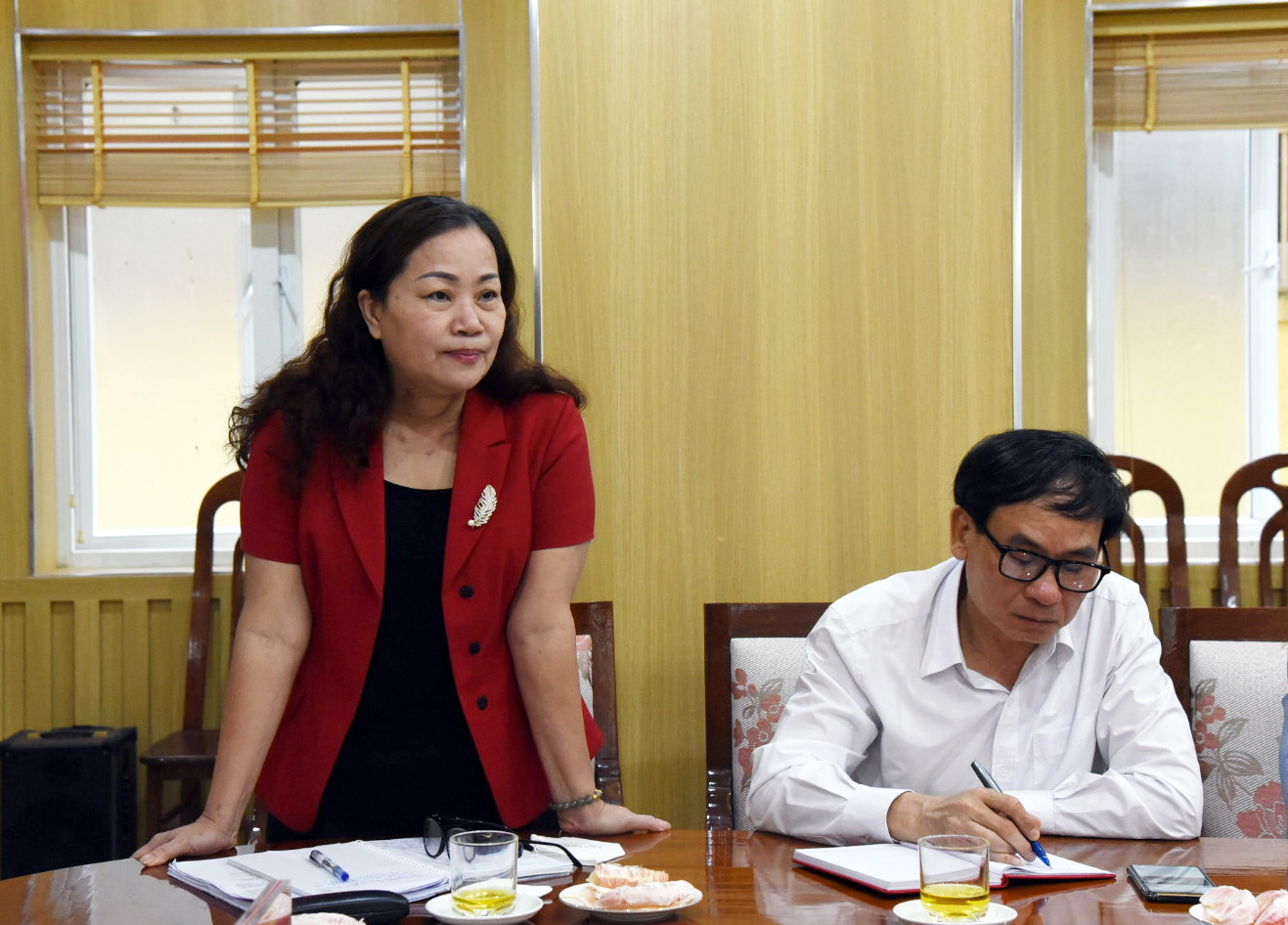 Đồng chí Nguyễn Thị Thu Hường - Ủy viên Ban Thường vụ, Trưởng Ban Tuyên giáo Tỉnh ủy phát biểu tại buổi làm việc. Ảnh: TG