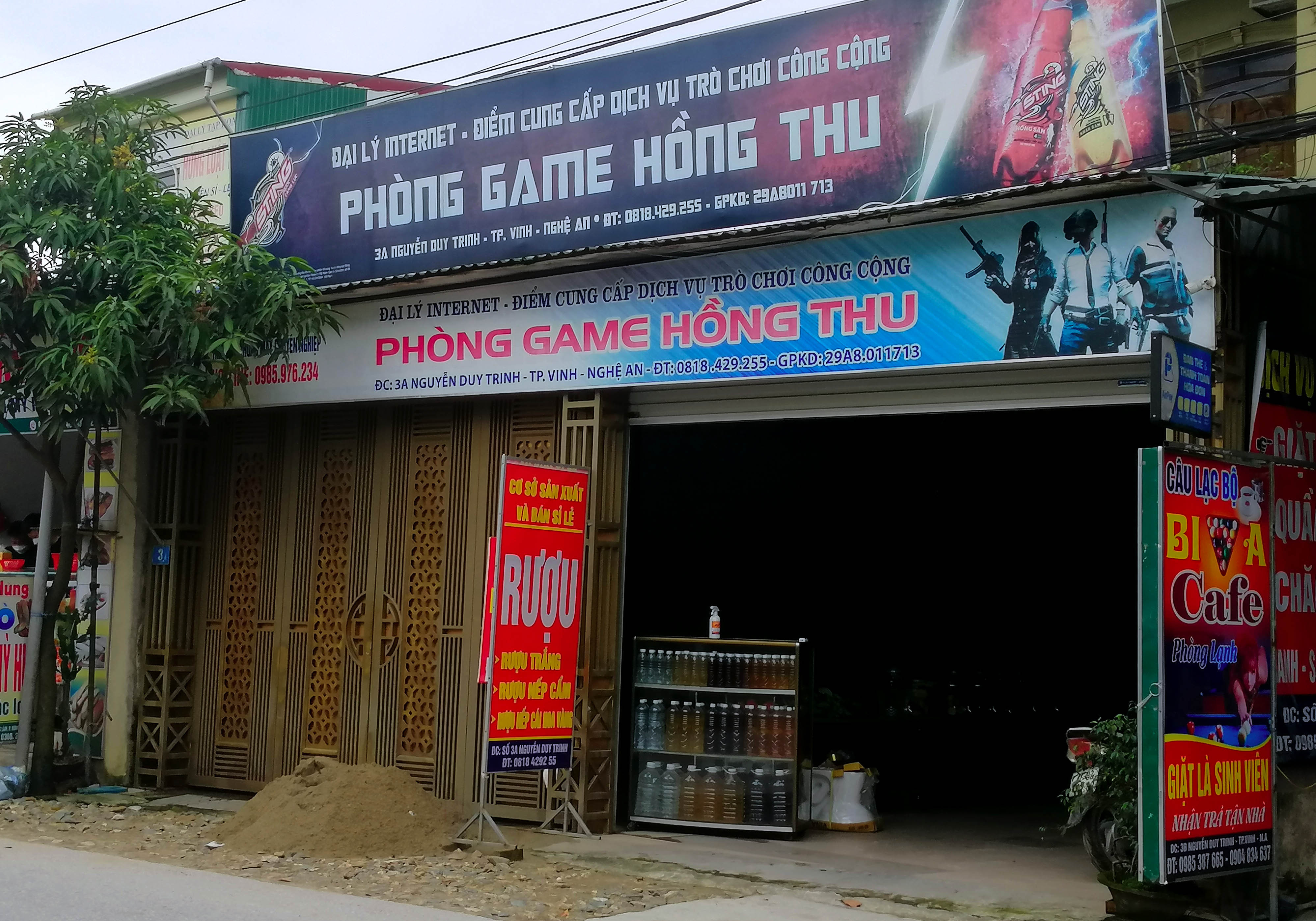 Quán game trên đường Nguyễn Duy Trinh, phường Hưng Dũng đành phải chuyển sang kinh doanh mặt hàng khác để duy trì thu nhập. Ảnh: Q.A