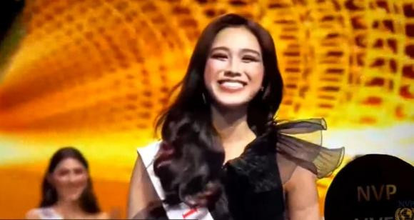   Thắng giải Truyền thông, đại diện Việt Nam Đỗ Thị Hà là cái tên đầu tiên được gọi vào Top 13 trong đêm chung kết Hoa hậu Thế giới. Cô tự tin giao lưu bằng tiếng Anh trên sân khấu. Trên trang cá nhân, cô vừa có chia sẻ đầu tiên: 