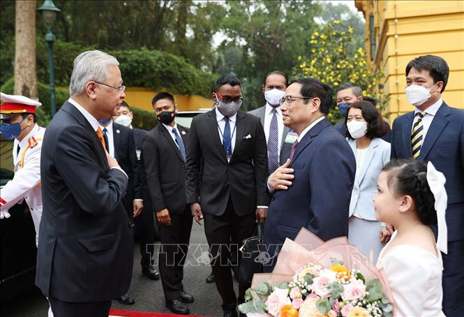 Thủ tướng Phạm Minh Chính đón Thủ tướng Malaysia Dato’ Sri Ismail Sabri bin Yaakob. Ảnh: Dương Giang/TTXVN