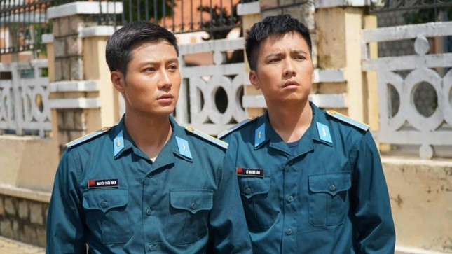 Thanh Sơn (trái) - Mạnh Quân
