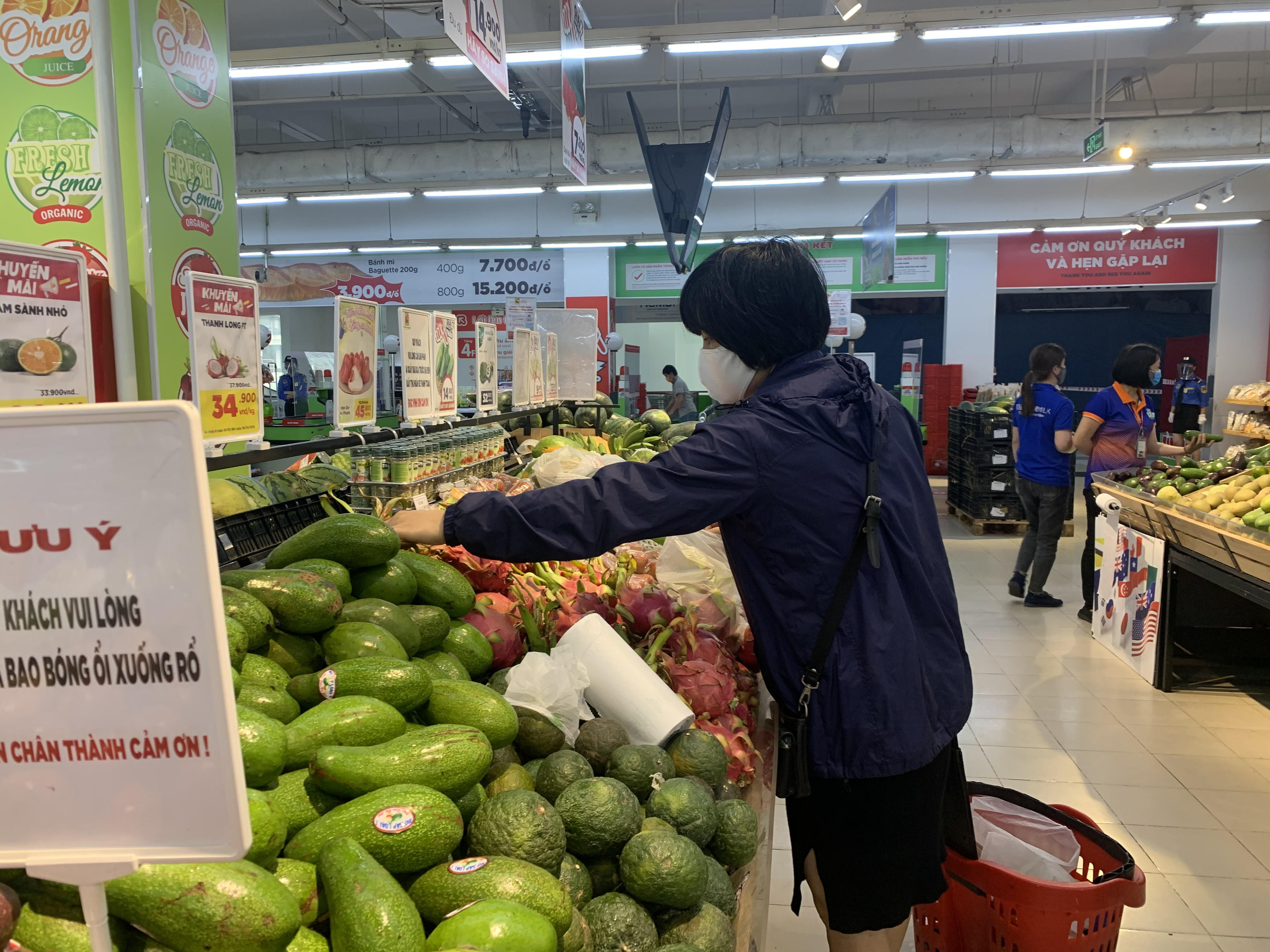 Hệ thống siêu thị trên địa bàn thành phố Vinh đáp ứng nhu cầu mua sắm của người dân. Ảnh Việt Phương