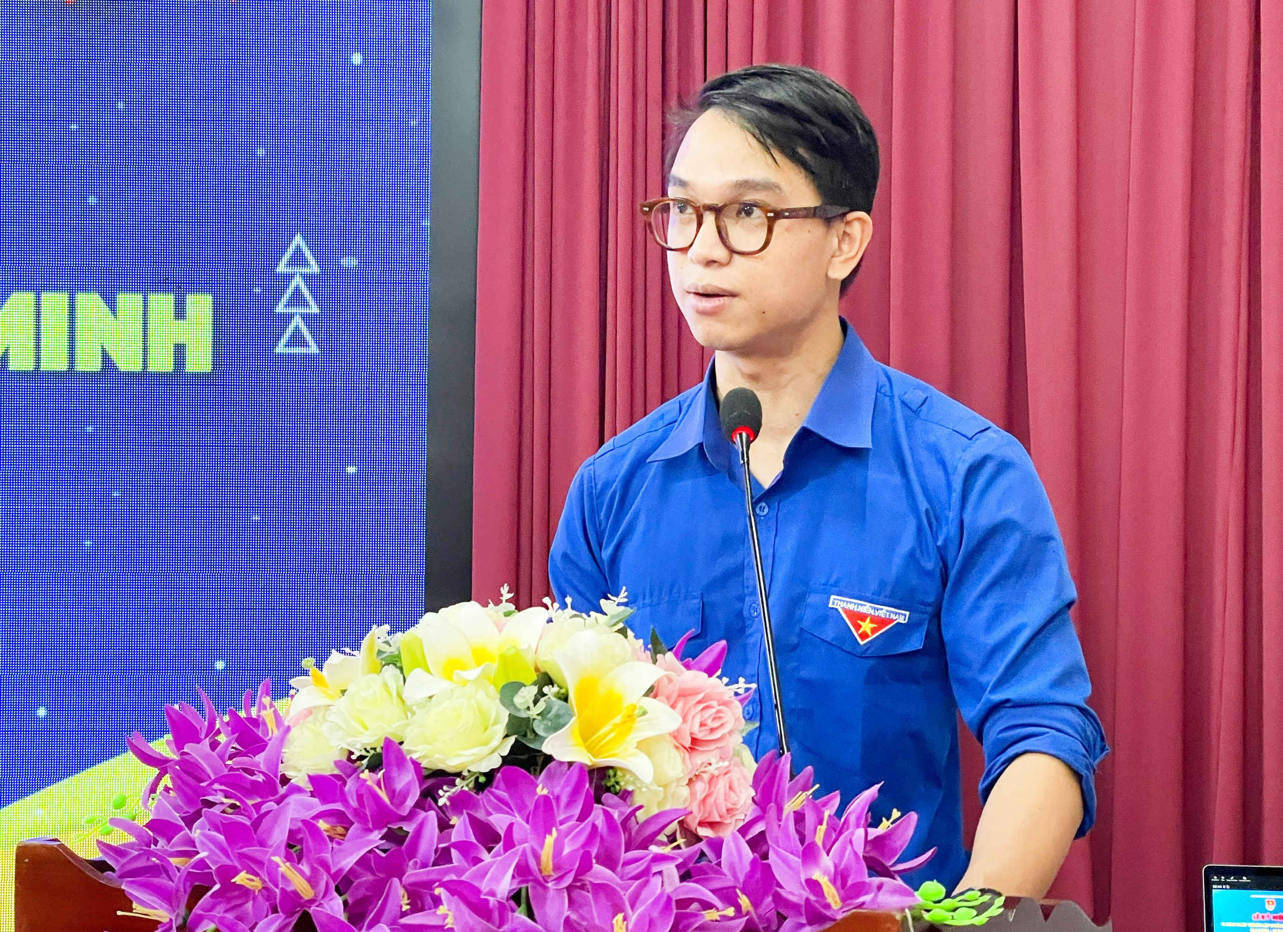 Phó Bí thư Đoàn Khối các cơ quan tỉnh Nguyễn Hồ Mạnh diễn văn buổi lễ. Ảnh: Lê Thanh