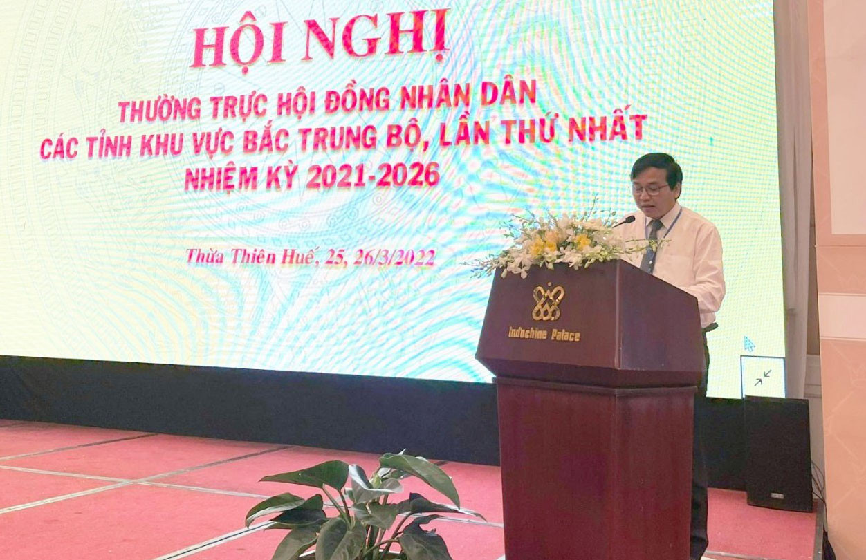 Đồng chí Nguyễn Như Khôi, Ủy viên BCH Đảng bộ tỉnh, Phó Chủ tịch HĐND tỉnh phát biểu tham luận tại Hội nghị. Ảnh: Trung Tú