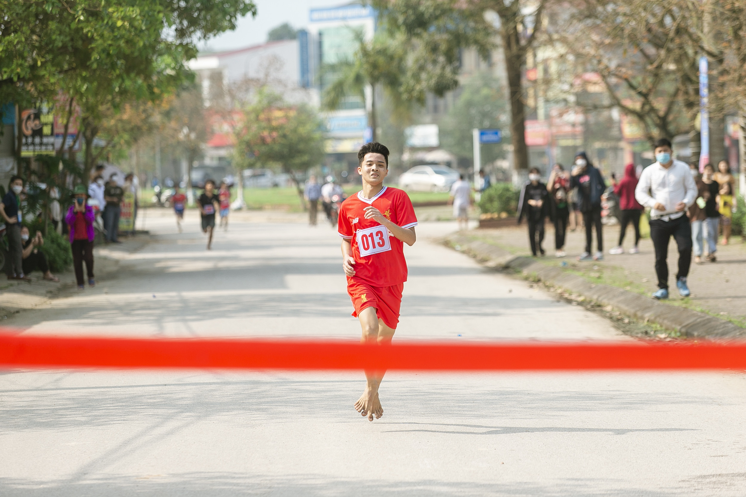 Ở giải chạy việt dã nằm trong chương trình Đại hội Thể dục Thể thao toàn tỉnh vừa qua các địa phương như Hoàng Mai, Thanh Chương, Yên Thành đã khẳng định được sức mạnh của mình. Để có được điều đó ngoài nhận được sự hưởng ứng tích cực đến từ người dân, thì cũng cần phải khẳng định rằng các địa phương đơn vị này đã xây dựng được các chiến lược bài bản để có thể giúp các môn thể dục thể thao phát triển một cách bền vững. Và hơn thế còn mang đến sự hăng say luyện tập trong mọi tâng lớp nhân dân. Ảnh: Hoàng Cường