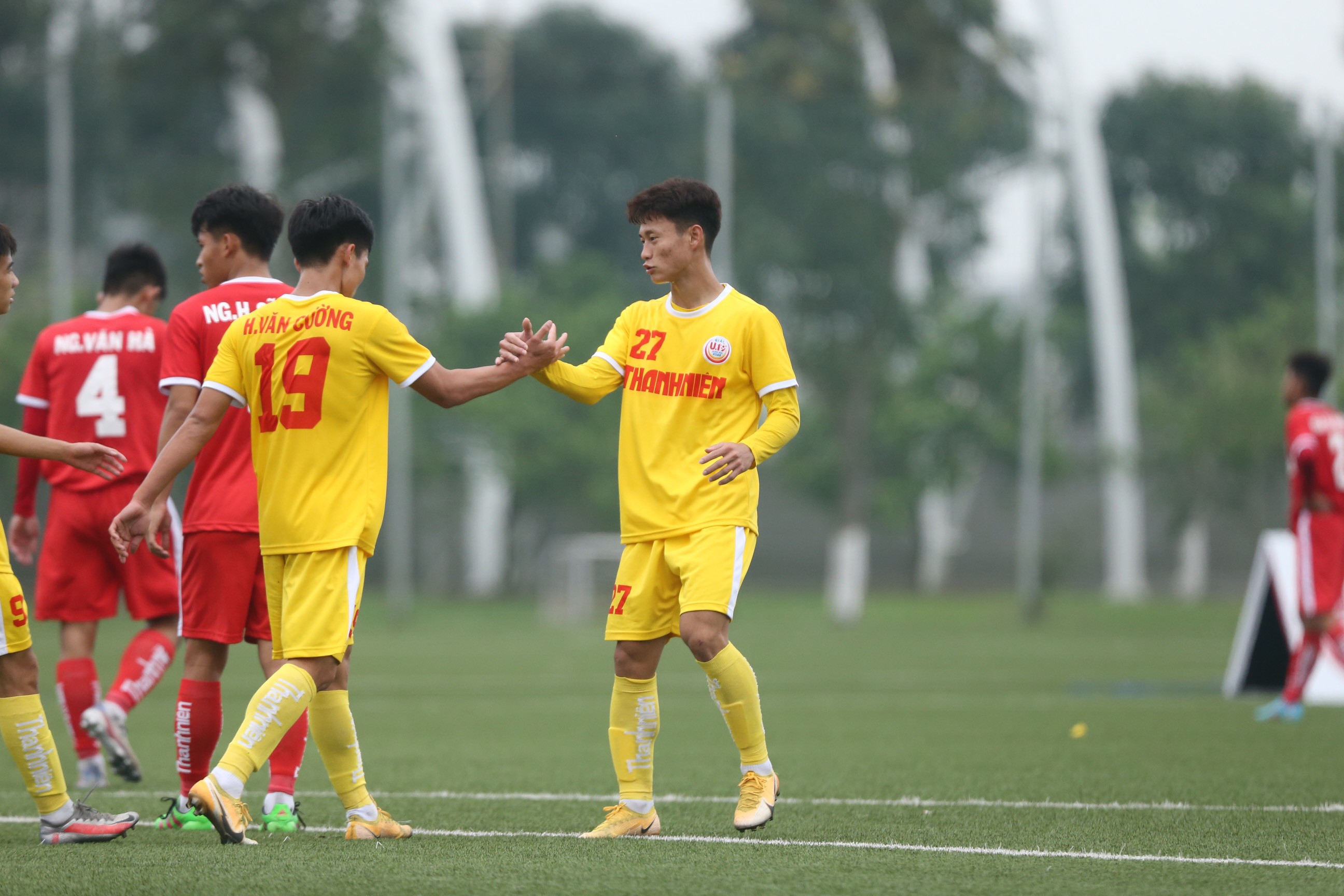 Màn ăn mừng bàn thắng của các cầu thủ U19 SLNA. Ảnh: Hải Hoàng
