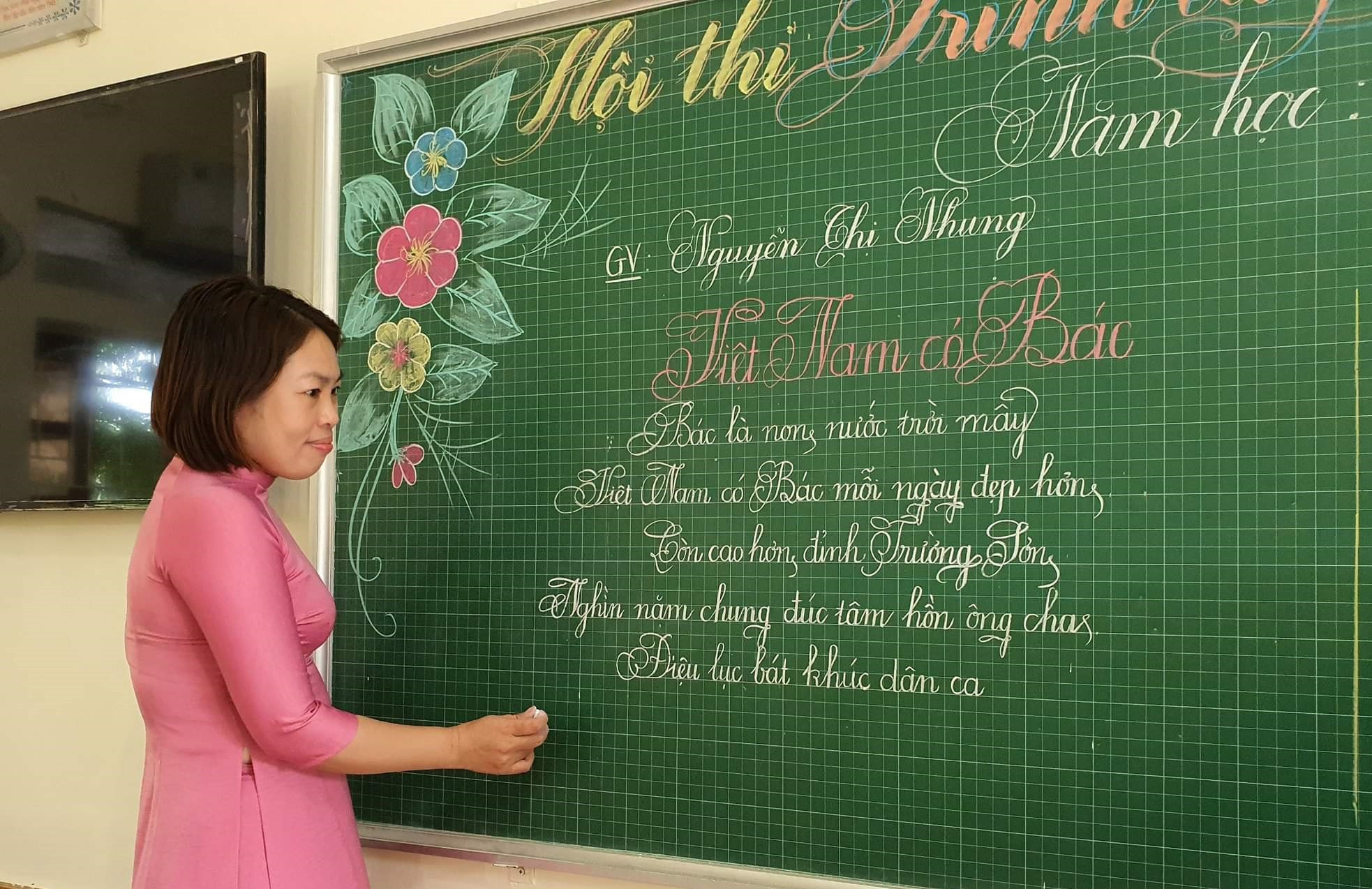 Cô giáo Nguyễn Thị Nhung đã có nhiều năm cắm bản ở huyện miền núi Kỳ Sơn. Ảnh: PV