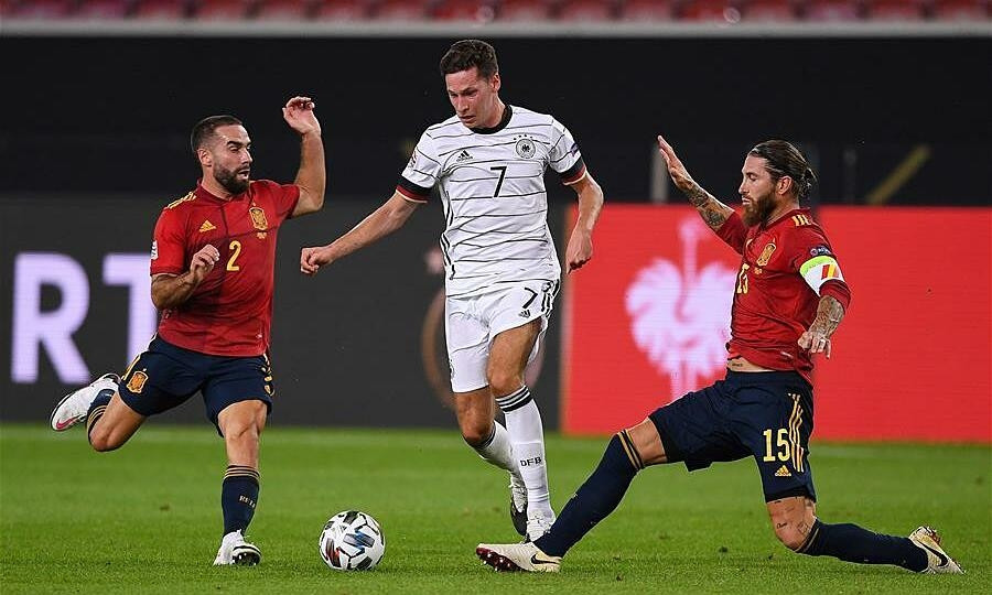 Đức (áo trắng) hòa Tây Ban Nha 1-1 ở UEFA Nations League ngày 3/9/2020 tại Stuttgart. Ảnh: Xinhua