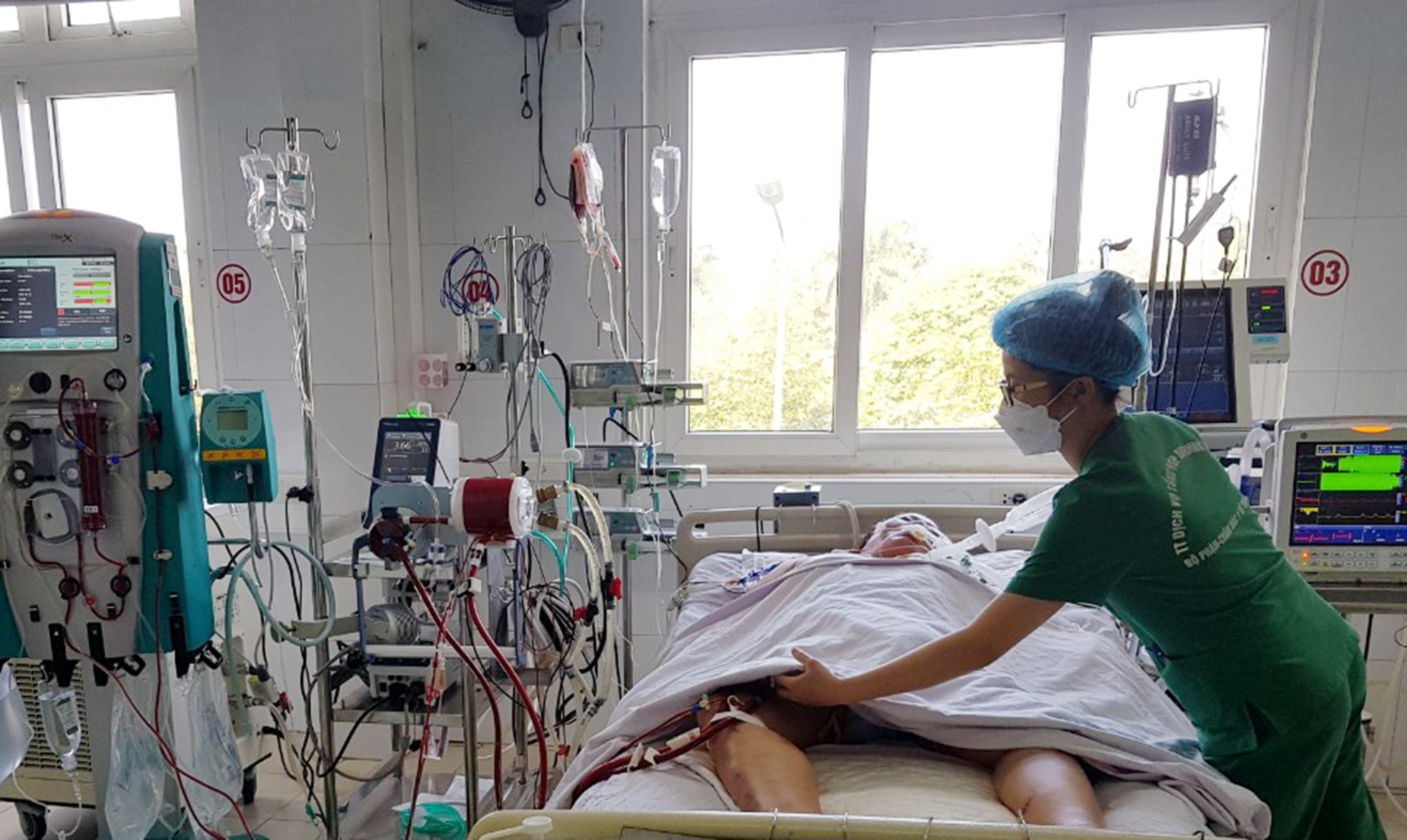 _Bệnh nhân Đ.T.L được điều trị bằng kỹ thuật ECMO VA. Ảnh: Trần Phương