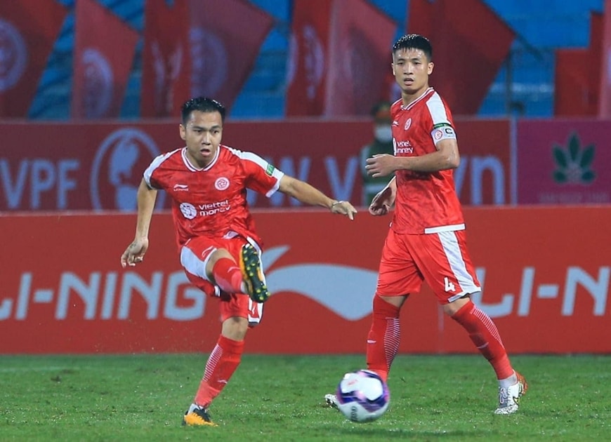 Bùi Tiến Dũng (bên phải) không thể góp mặt trong trận Viettel FC gặp Hà Nội FC. Ảnh: Viettel FC