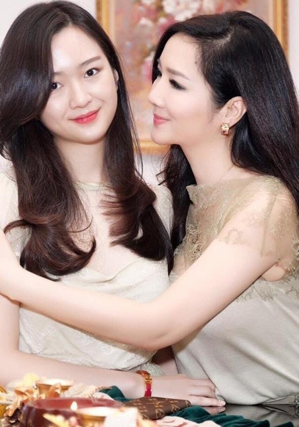 Lần xuất hiện gây ấn tượng nhất của Anh Sa với truyền thông là dịp sinh nhật 21 tuổi, khi cô về thăm nhà và được mẹ tổ chức một buổi tiệc ấm cúng mừng tuổi mới.