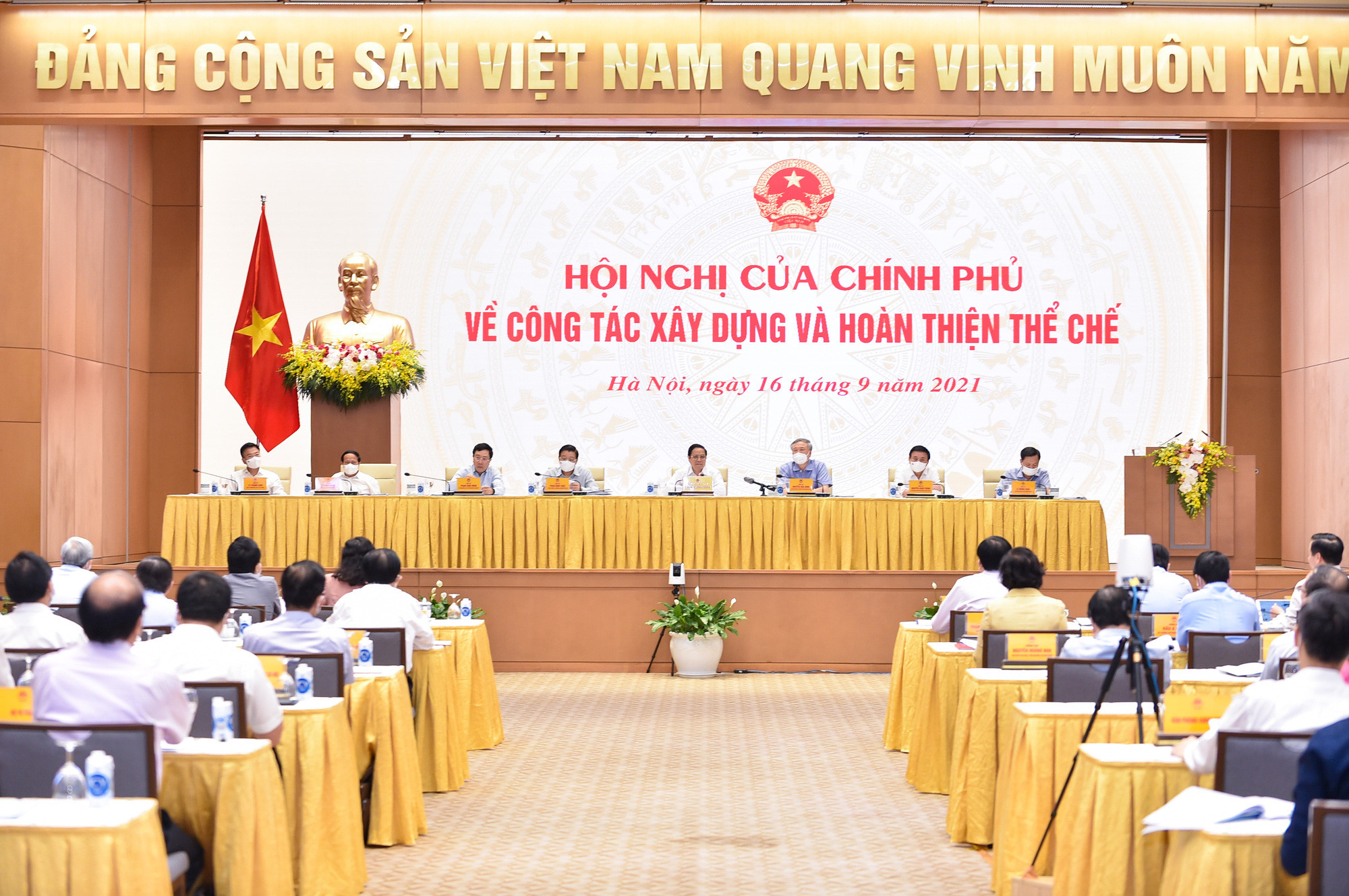 Thủ tướng Chính phủ Phạm Minh Chính chủ trì Hội nghị toàn quốc về công tác xây dựng và hoàn thiện thể chế ngày 16/9/2021. Ảnh: VGP/Nhật Bắc