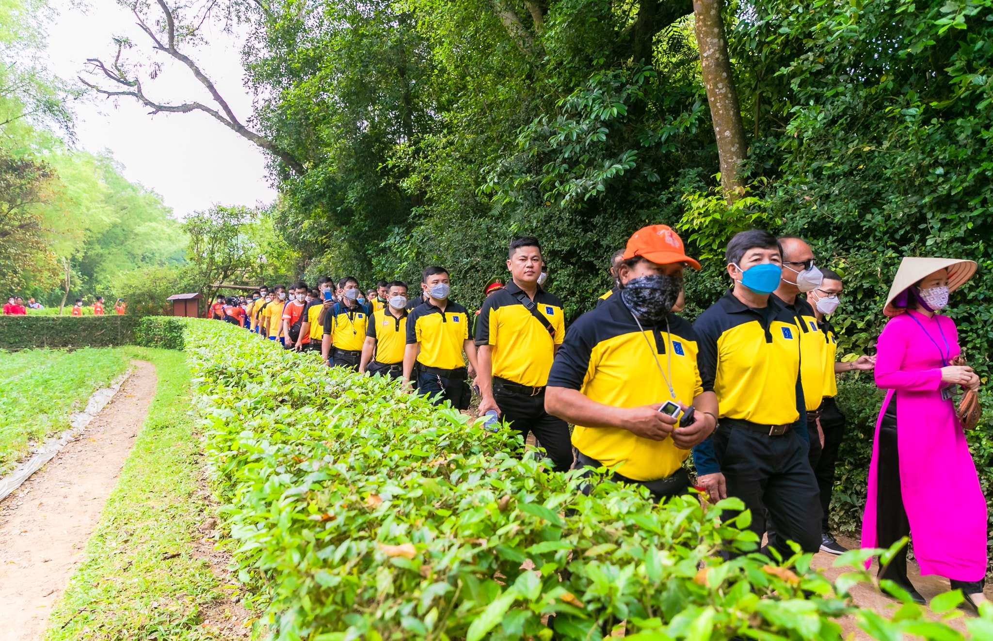 Trong chuỗi hoạt động của đoàn đua tại Nghệ An. Các cua-rơ đã được về thăm quê hương Bác Hồ. Đây là môt trải nghiệm vô cùng ý nghĩa mà đoàn đua có được khi thực hiện chặng đua này. Ảnh: Đức Anh