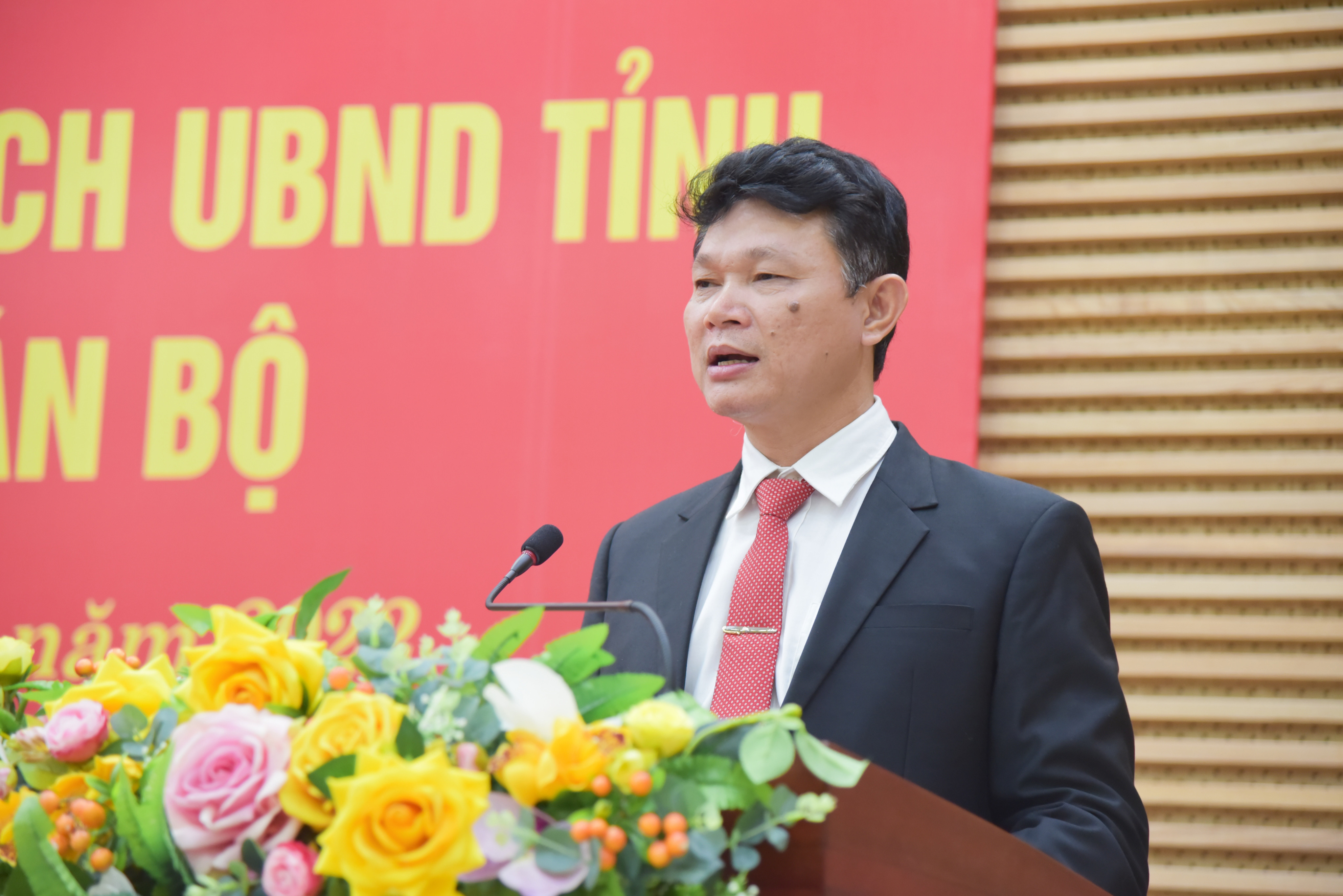 Đồng chí Phan Văn Bình - Phó Trưởng Ban khu Kinh tế Đông Nam thay mặt các đồng chí được bổ nhiệm phát biểu nhận nhiệm vụ. Ảnh: Thanh Lê