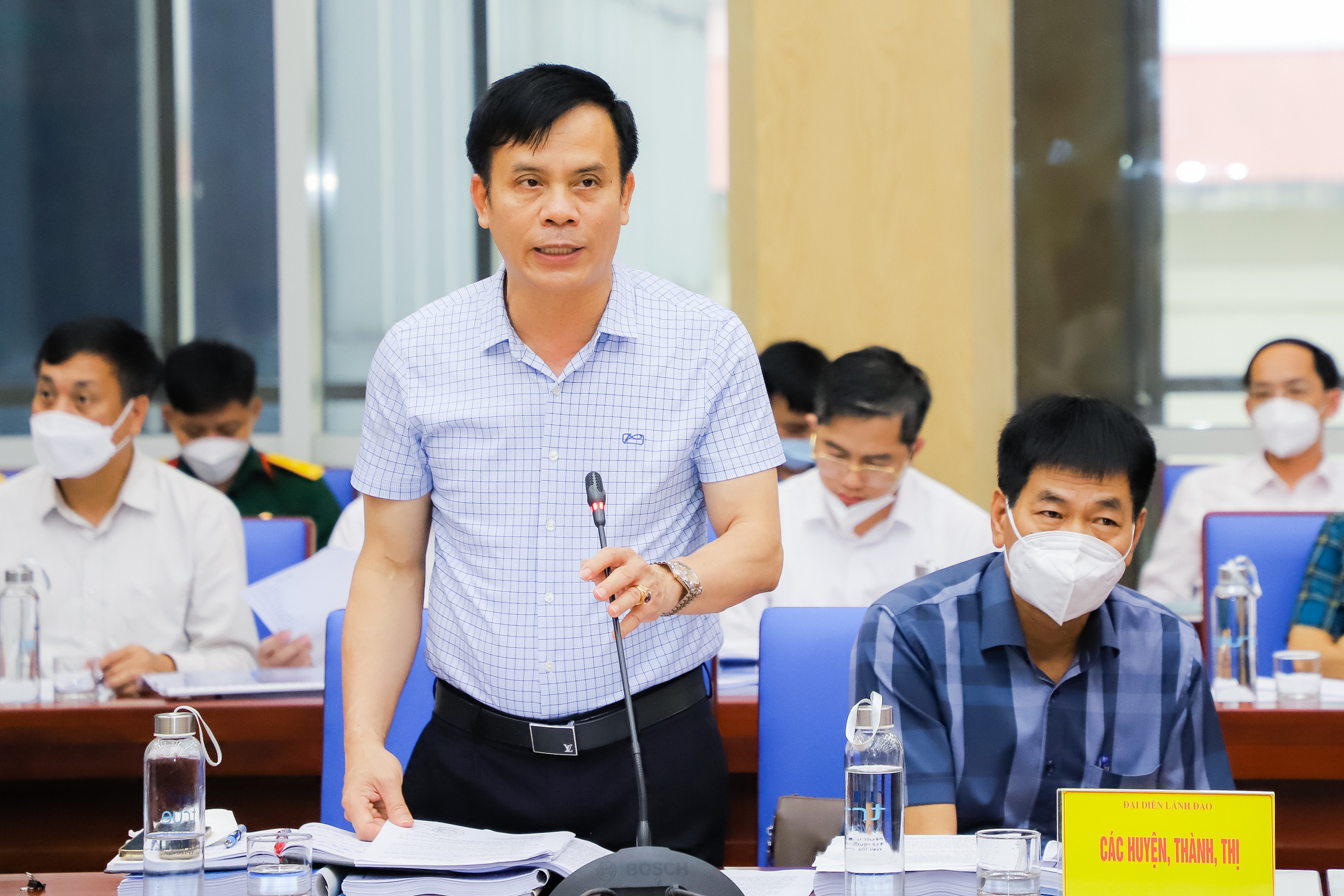 Đồng chí Trần Ngọc Tú - Chủ tịch UBND TP. Vinh đóng góp ý kiến vào dự thảo Quy hoạch tỉnh. Ảnh: Phạm Bằng