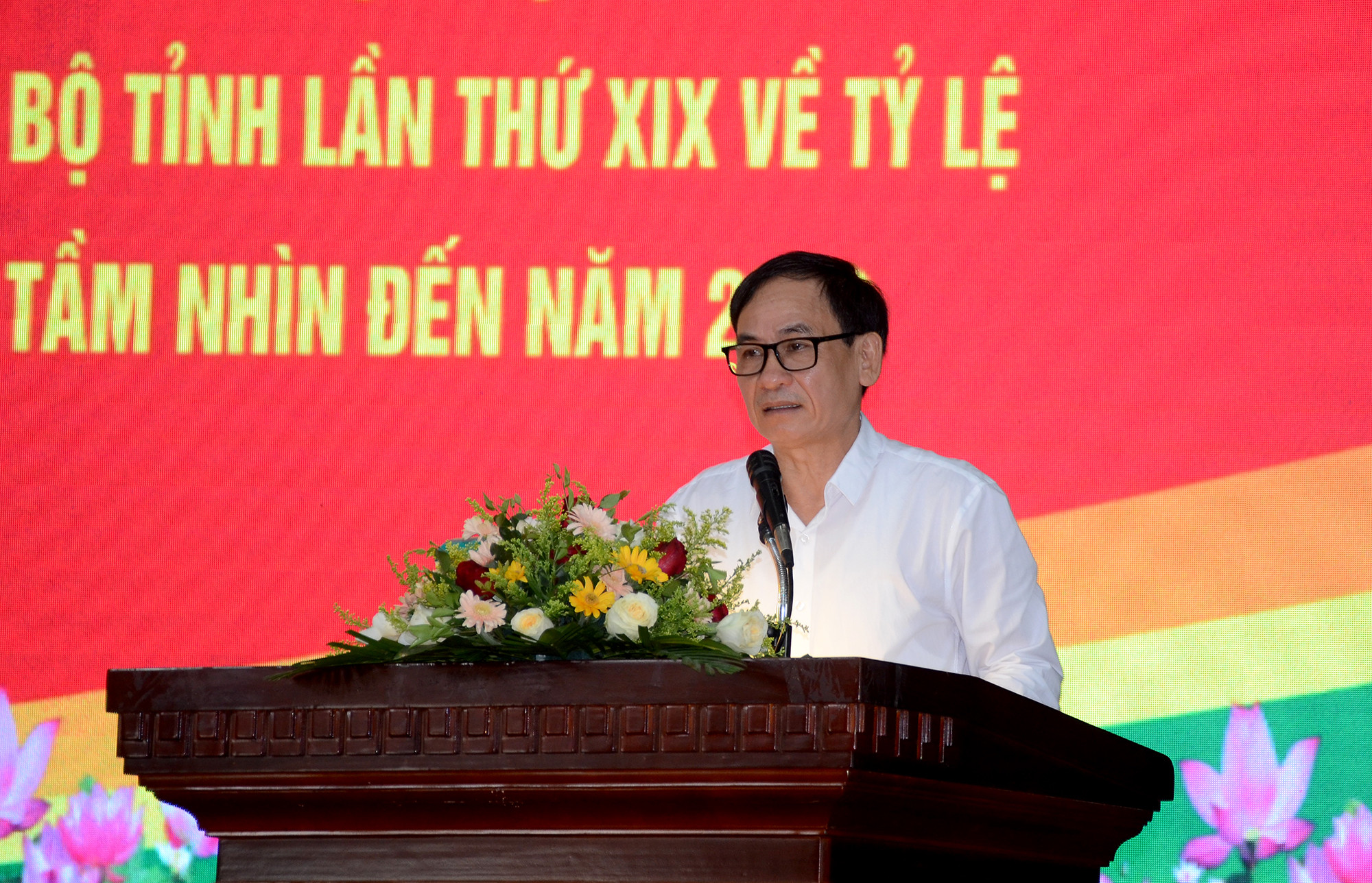 Đồng chí Võ Văn Dũng, Phó Trưởng Ban Tuyên giáo Tỉnh ủy phổ biến Kế hoạch số 81-KHTU. Ảnh: Thành Chung