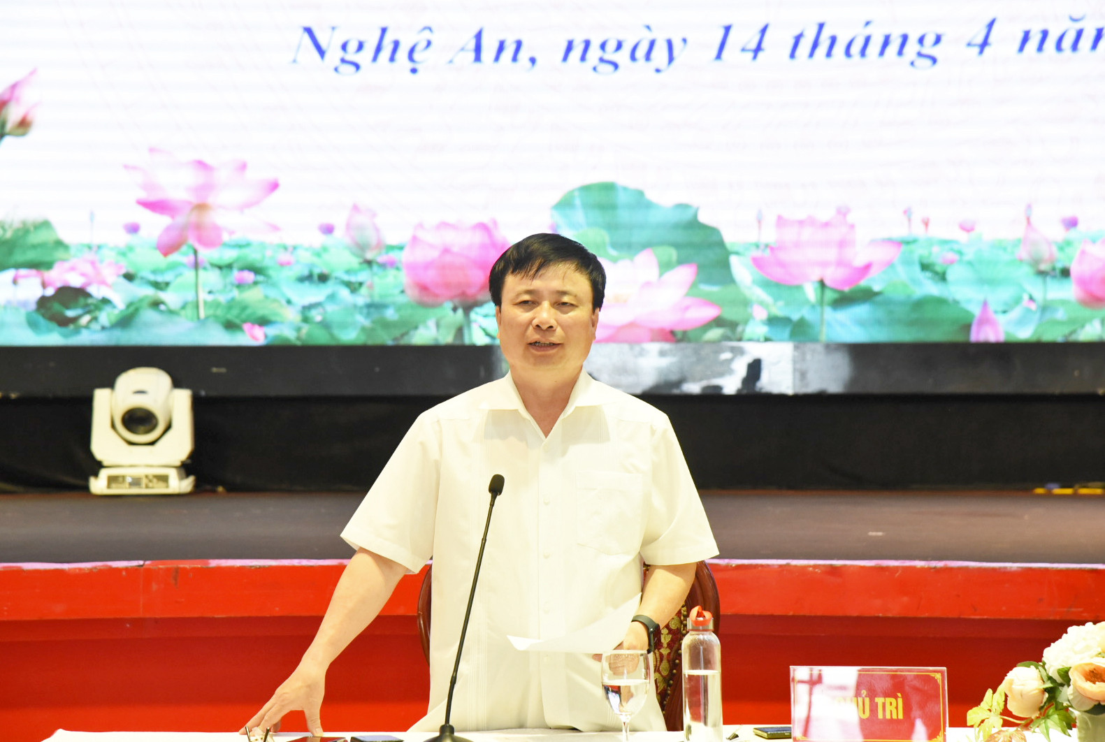 Đồng chí Bùi Đình Long - Phó Chủ tịch UBND tỉnh phát biểu tại họp báo. Ảnh: TG