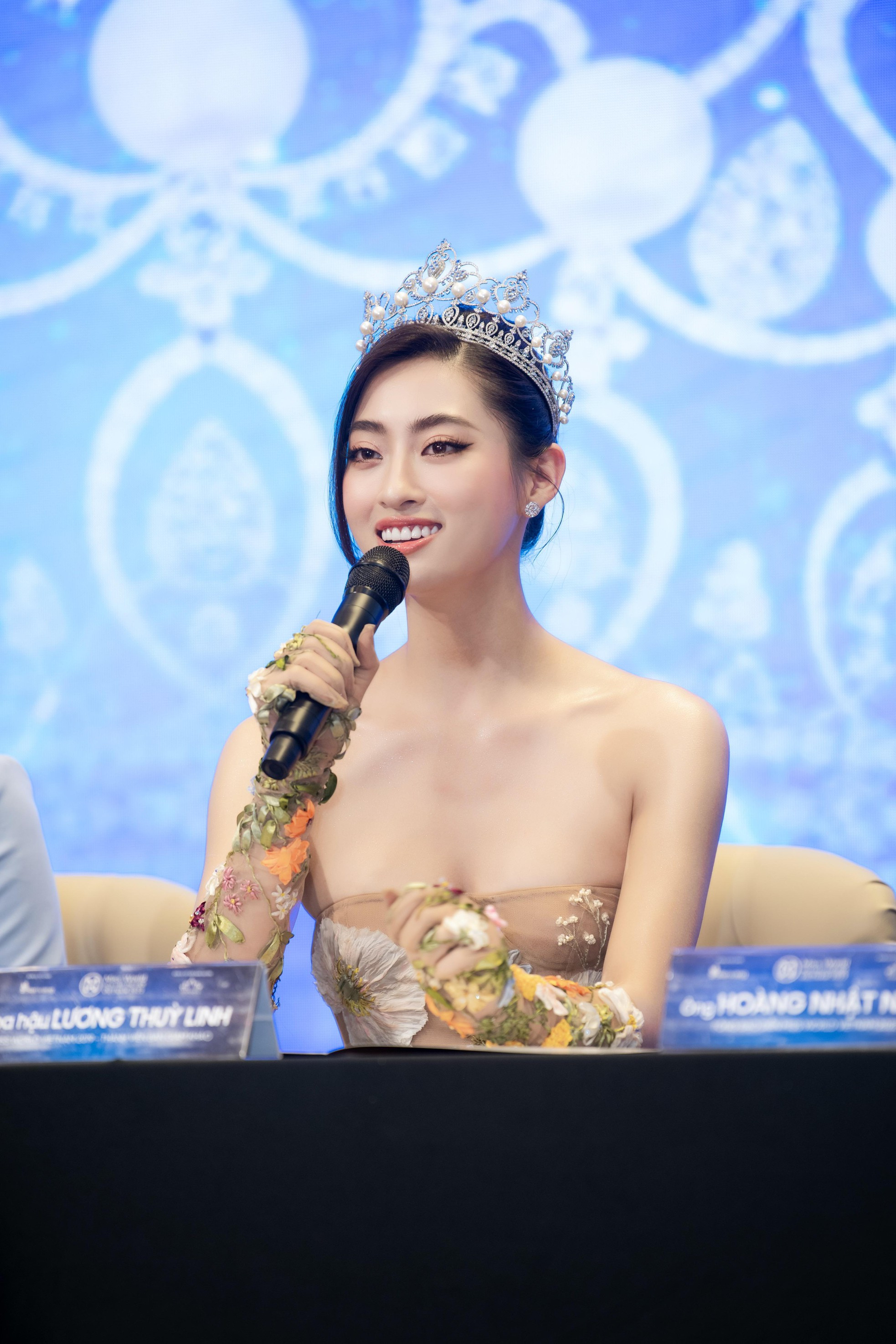 Hoa hậu Lương Thùy Linh chia sẻ tại buổi họp báo.