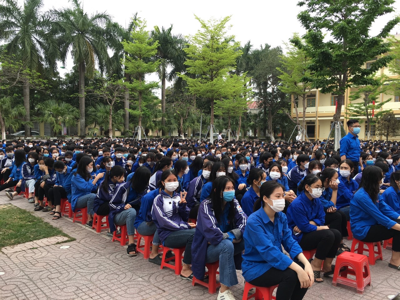 Đông đảo học sinh tham dự lễ phát động. Ảnh: Quang Minh 