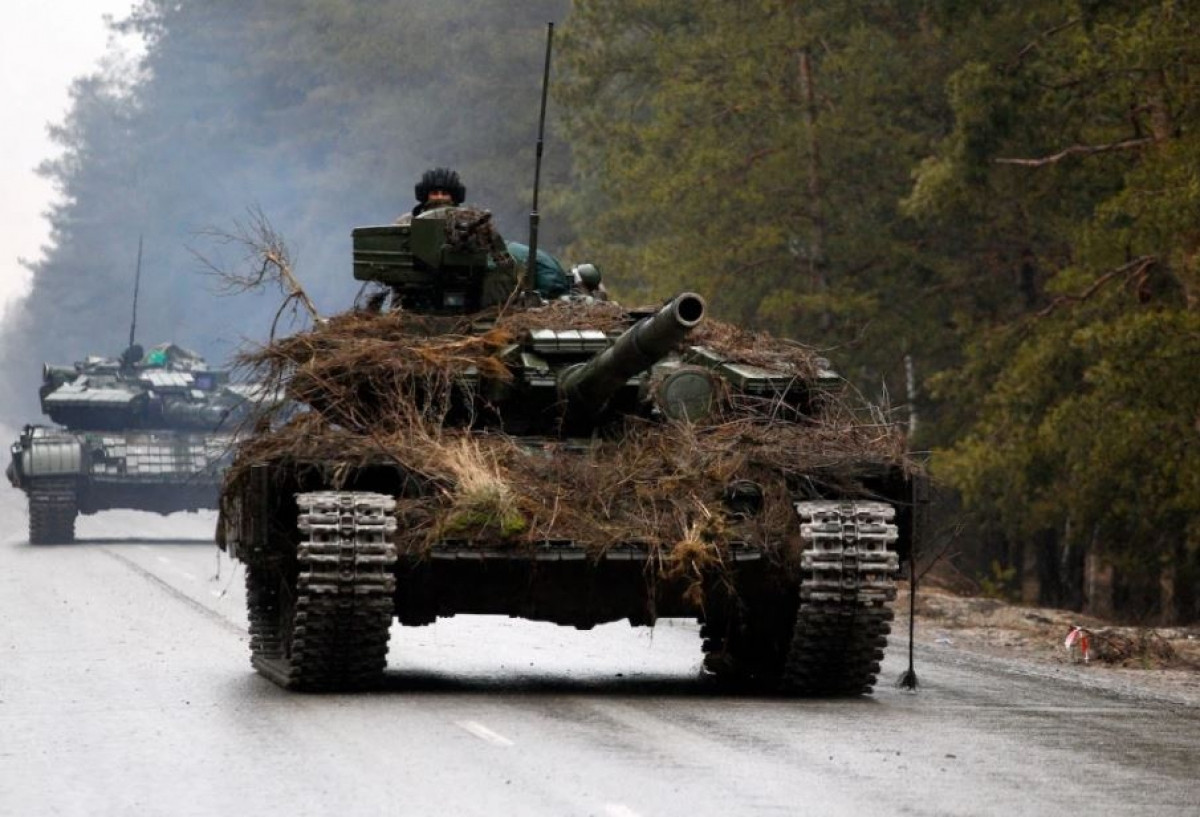 Xe tăng Ukraine ở khu vực Lugansk ngày 26/2. Ảnh: AFP