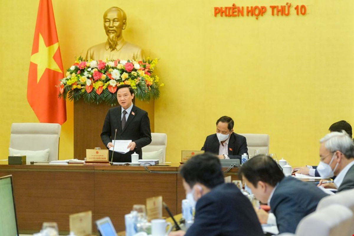Phó Chủ tịch Quốc hội Nguyễn Khắc Định điều hành phiên thảo luận về dự án Luật Thanh tra (sửa đổi)