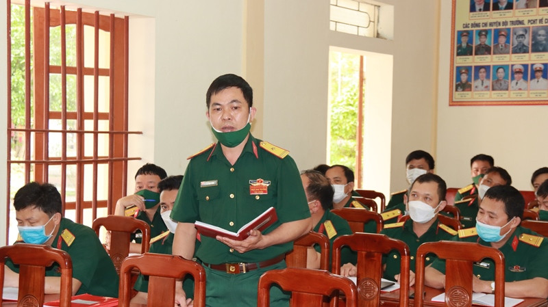 Cán bộ, nhân viên Ban CHQS huyện Anh Sơn đã trình bày những tâm tư, nguyện vọng trong quá trình thực hiện nhiệm vụ tại buổi đối thoại.
