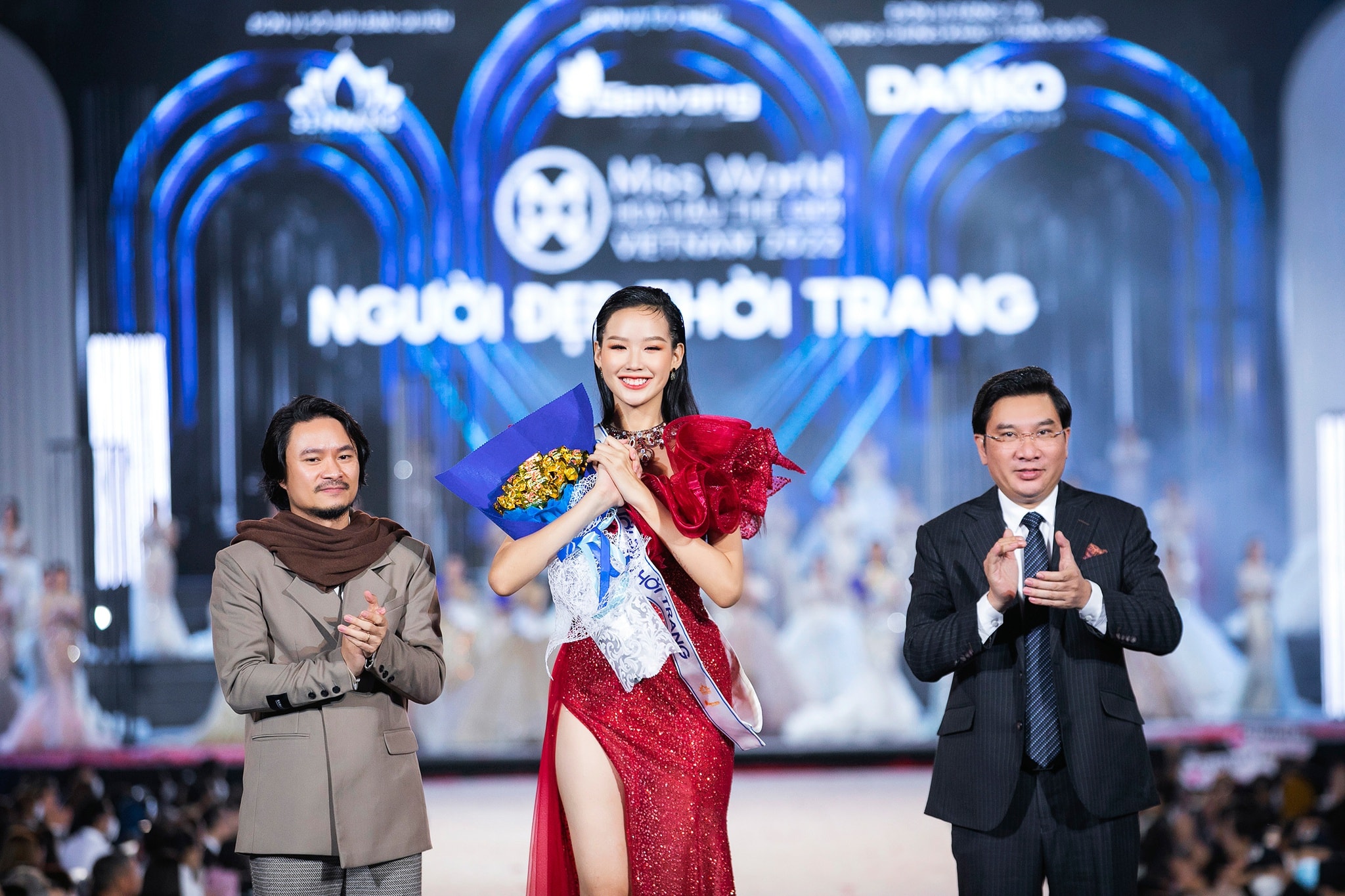 đêm thi Người đẹp thời trang thuộc khuôn khổ Miss World Vietnam 2022 diễn ra tại Thái Nguyên. Những cô gái xinh đẹp đã thể hiện khả năng trình diễn trong những bộ trang phục đến từ các nhà thiết kế đình đám. Cũng trong chương trình, ban tổ chức công bố thí sinh Lê Nguyễn Bảo Ngọc (SBD 228) thắng giải Người đẹp thời trang