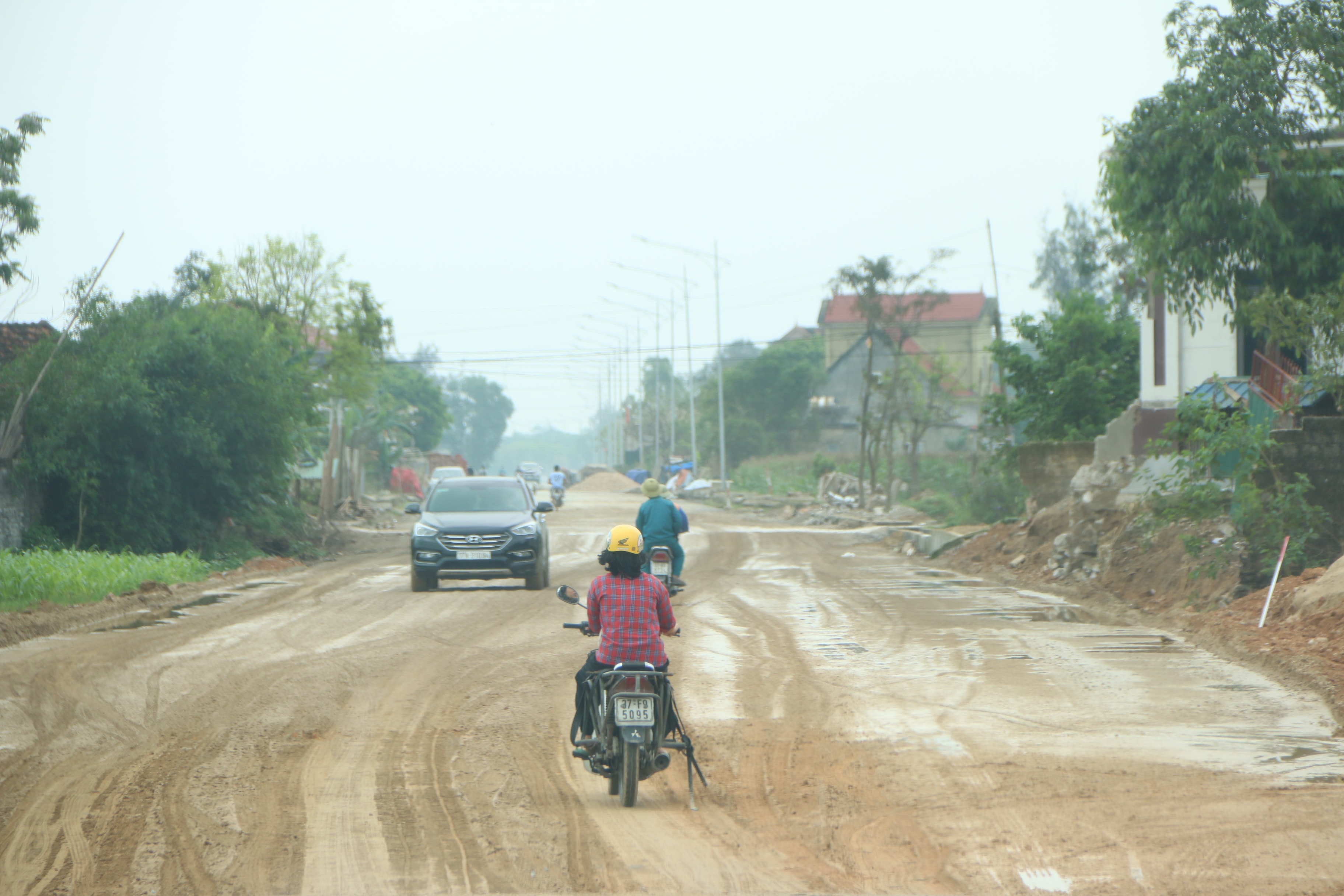 Một số địa phương cũng kiến nghị đơn vị thi công cần phải triển khai thực hiện khi đã có mặt bằng