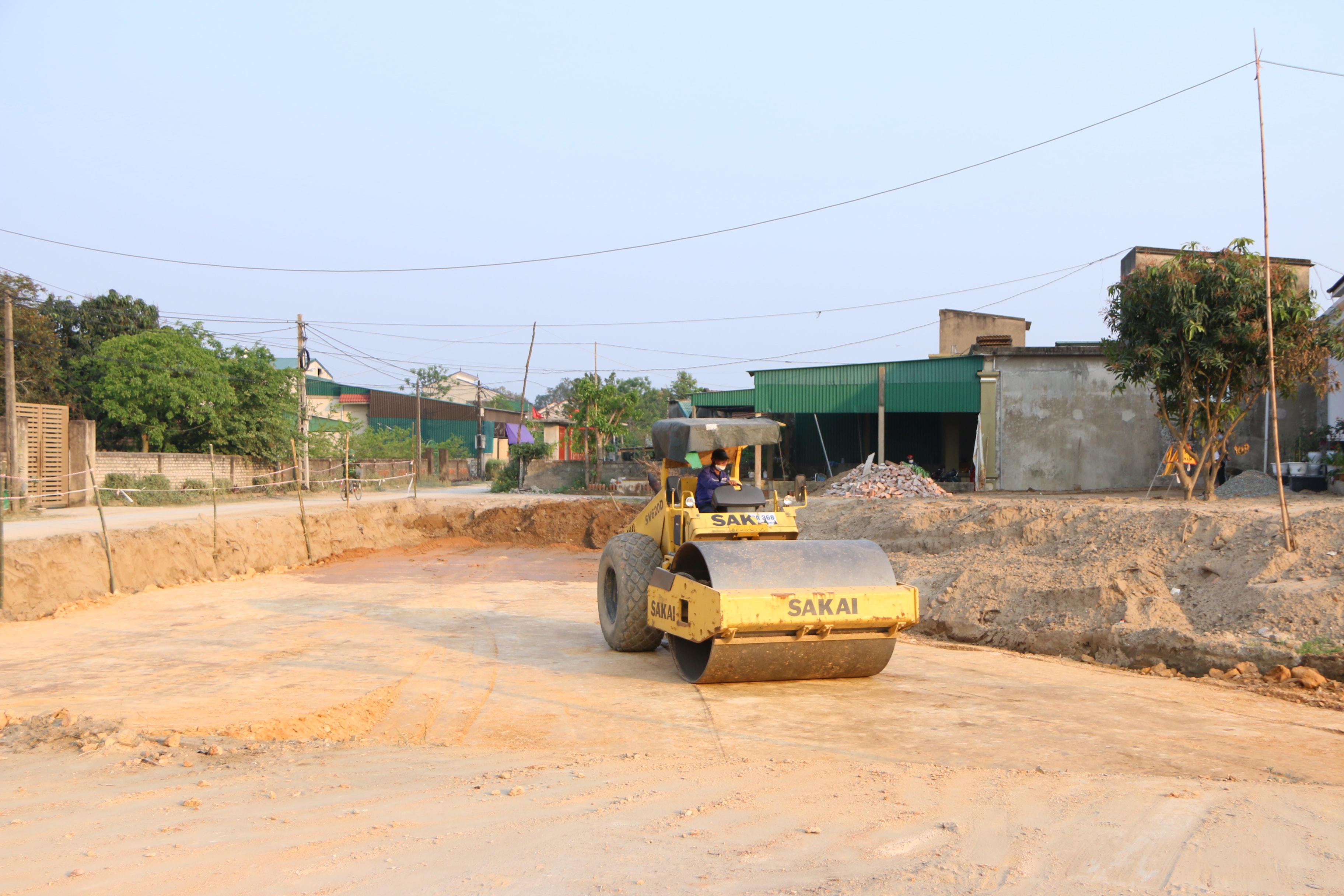 Thi công những đoạn đã được GPMB tại phường Nghi Hòa, TX.Cửa Lò. Ảnh: Tiến Đông 