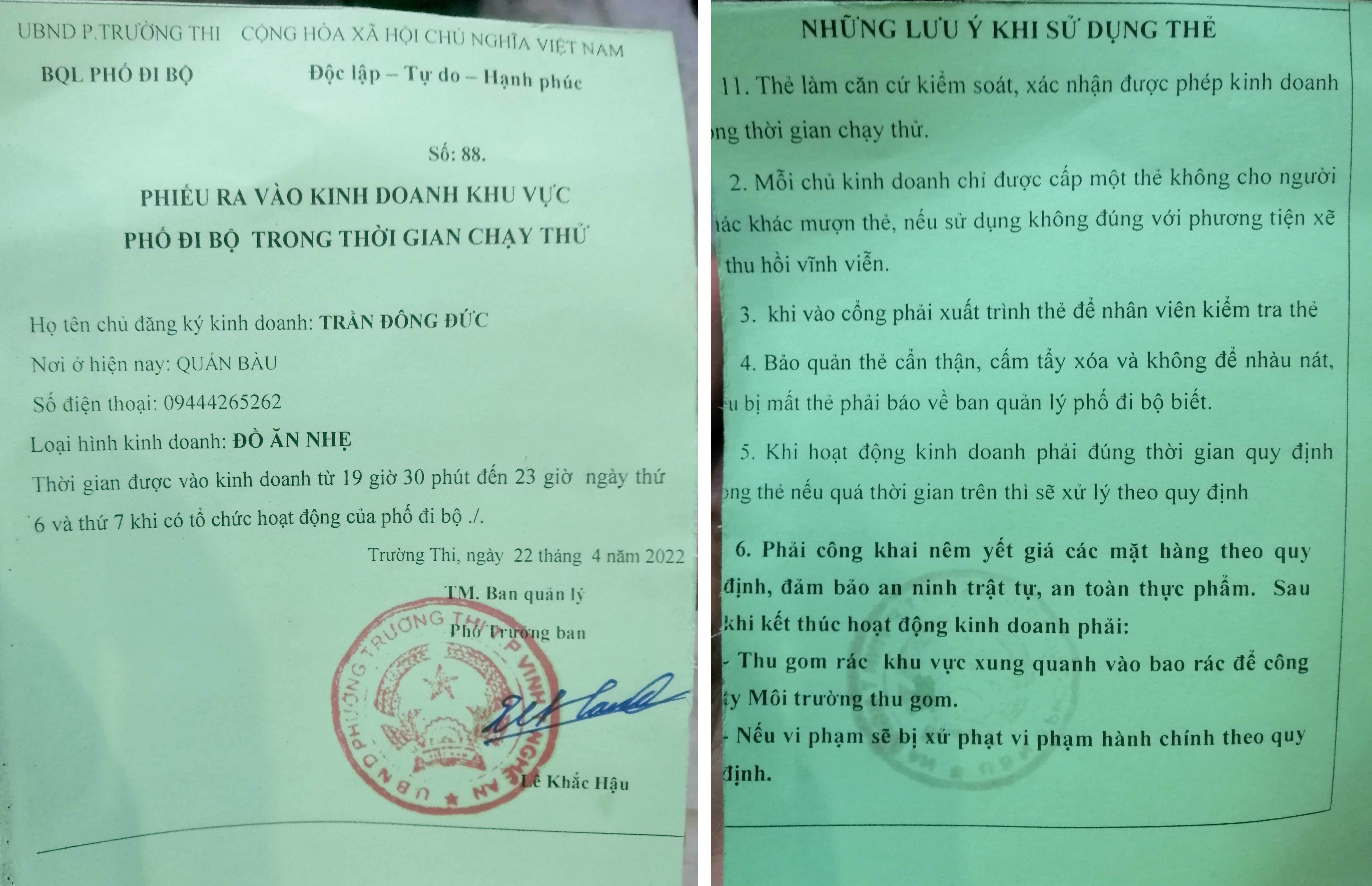 Thẻ kinh doanh được phát cho các hộ để thuận lợi trong công tác giám sát, quản lý cũng nhưng yêu cầu các hộ phải thực hiện nghiêm các quy định khi kinh doanh trên phố đi bộ. Ảnh: Q.A