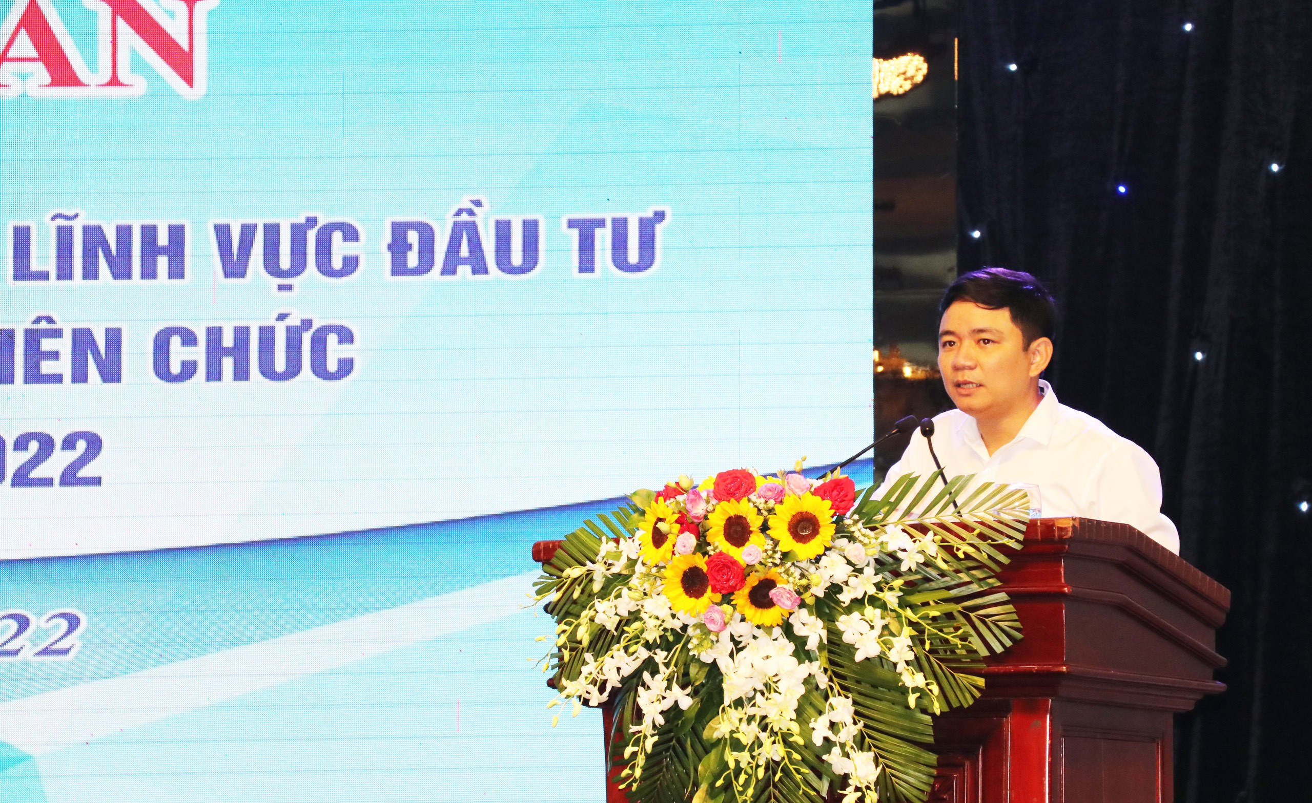 Ông Hoàng Vĩnh Trường - Phó Giám đốc Trung tâm Xúc tiến đầu tư, Thương mại và Du lịch tỉnh Nghệ An phát biểu tại hội thảo