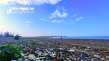 Mùa du lịch cận kề, biển Diễn Thành vẫn đang ngập rác 