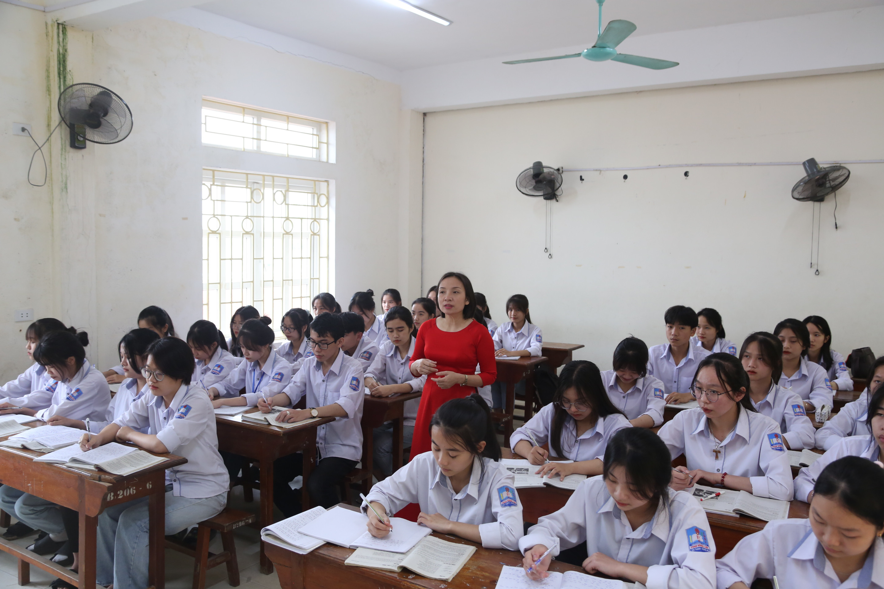 Một tiết học của cô và trò Trường THPT Phan Đăng Lưu. Ảnh: Đào Tuấn