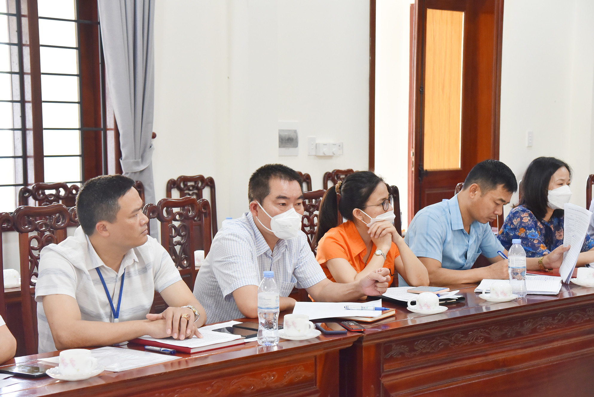 Đại diện lãnh đạo các phòng, ban của thị xã Thái Hòa tham dự cuộc làm việc. Ảnh: Thanh Lê