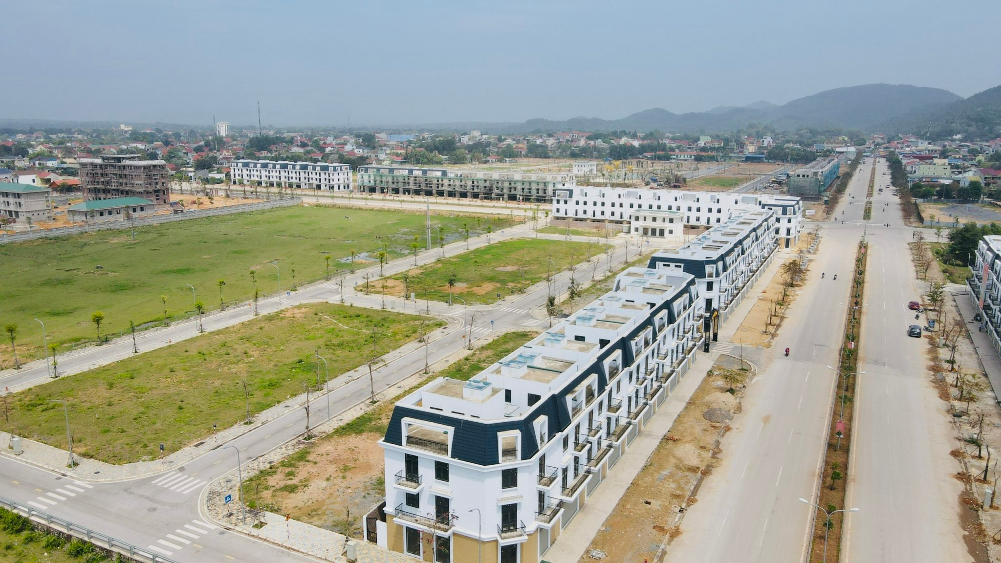 Một góc khu hành chính mới và tiểu khu Long Sơn dự án nằm trên trục đường Lê Hồng Phòng và Hùng Vương dự án TNR Stars Thái Hòa 